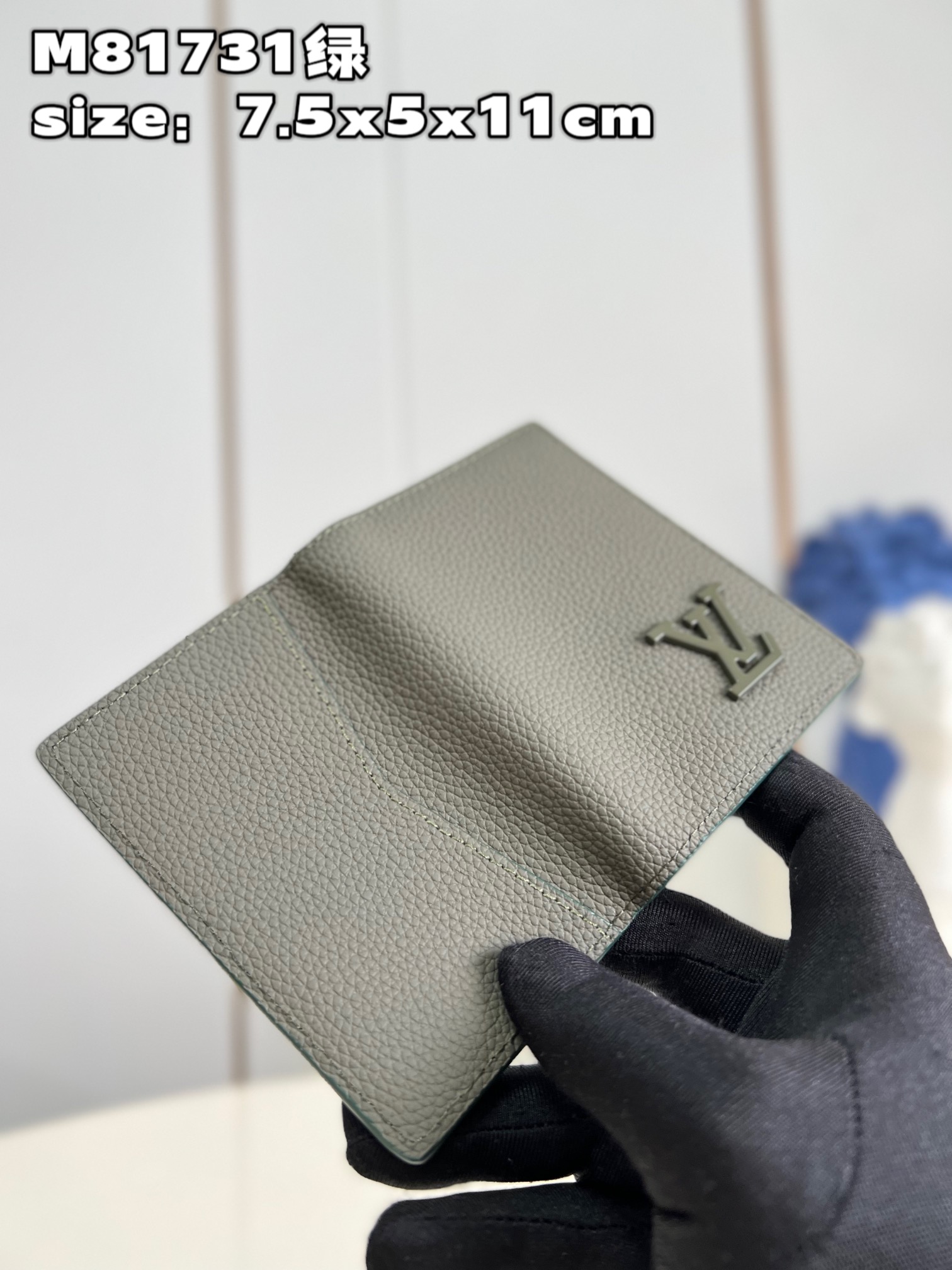 the wallet features multiple interior compartments to keep essentials - Bag 4