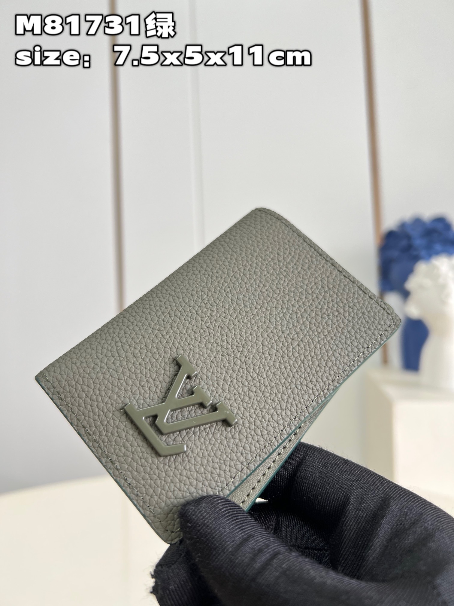 the wallet features multiple interior compartments to keep essentials - Bag 2