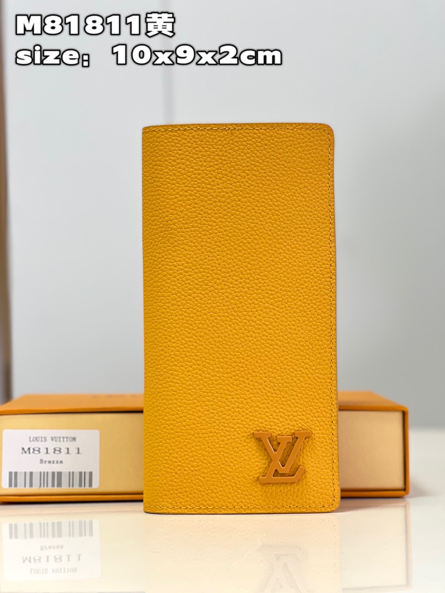 NO:400001,【Exclusive real photo M81811 yellow】This Louis Vuitton classic Brazza wallet is interpreted in luxurious navy blue to show a unique new look. The 'LV' first logo is embellished with matching blue metal, adding a low-key brand logo. The wallet has various mezzanines and compartments, which can store cash, business cards and paper, making it an elegant and practical daily accessories. Product information 10 x 19 x 2 cm (length x height x width) C.280, LV [original leather], louis vuitton, louis vuitton19860909【独家实拍 M81811黄】這款路易威登經典的Brazza錢包以奢華的海軍藍色演繹LV Aerogram皮革,展現獨特的全新造型.「LV」字首標誌綴以相配的藍色金屬,增添低調的品牌標誌.錢包設有各種夾層及隔層,可存放現金、名片及紙張,為優雅且實用的日常配飾.產品資料10 x 19 x 2厘米(長度 x 高度 x 闊度) C.280,LV【原厂皮】,louis vuitton,louis vuitton,Bag