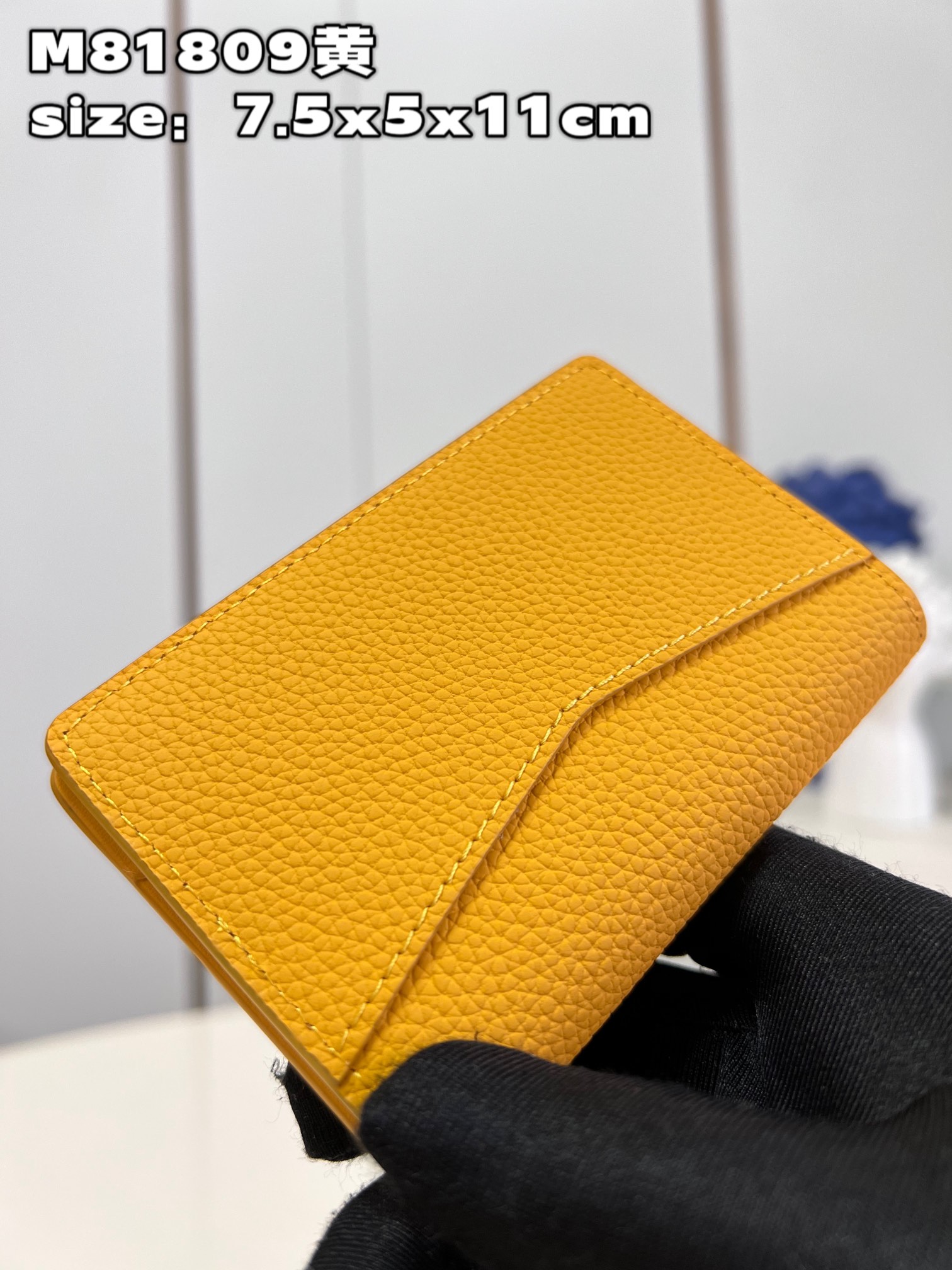 This classic Louis Vuitton Pocket Organizer combines supple cowhide - Bag 4