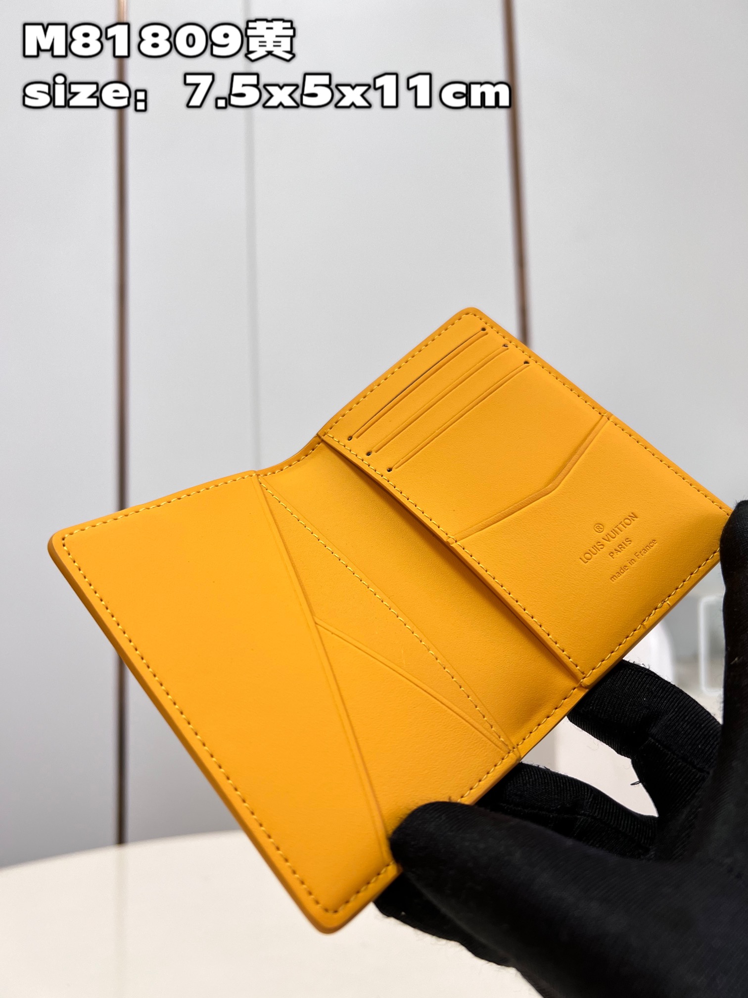 This classic Louis Vuitton Pocket Organizer combines supple cowhide - Bag 6