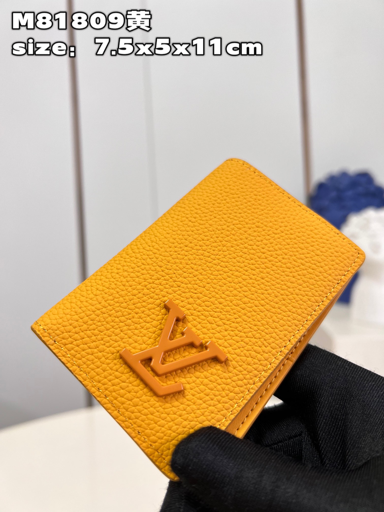 This classic Louis Vuitton Pocket Organizer combines supple cowhide - Bag 2