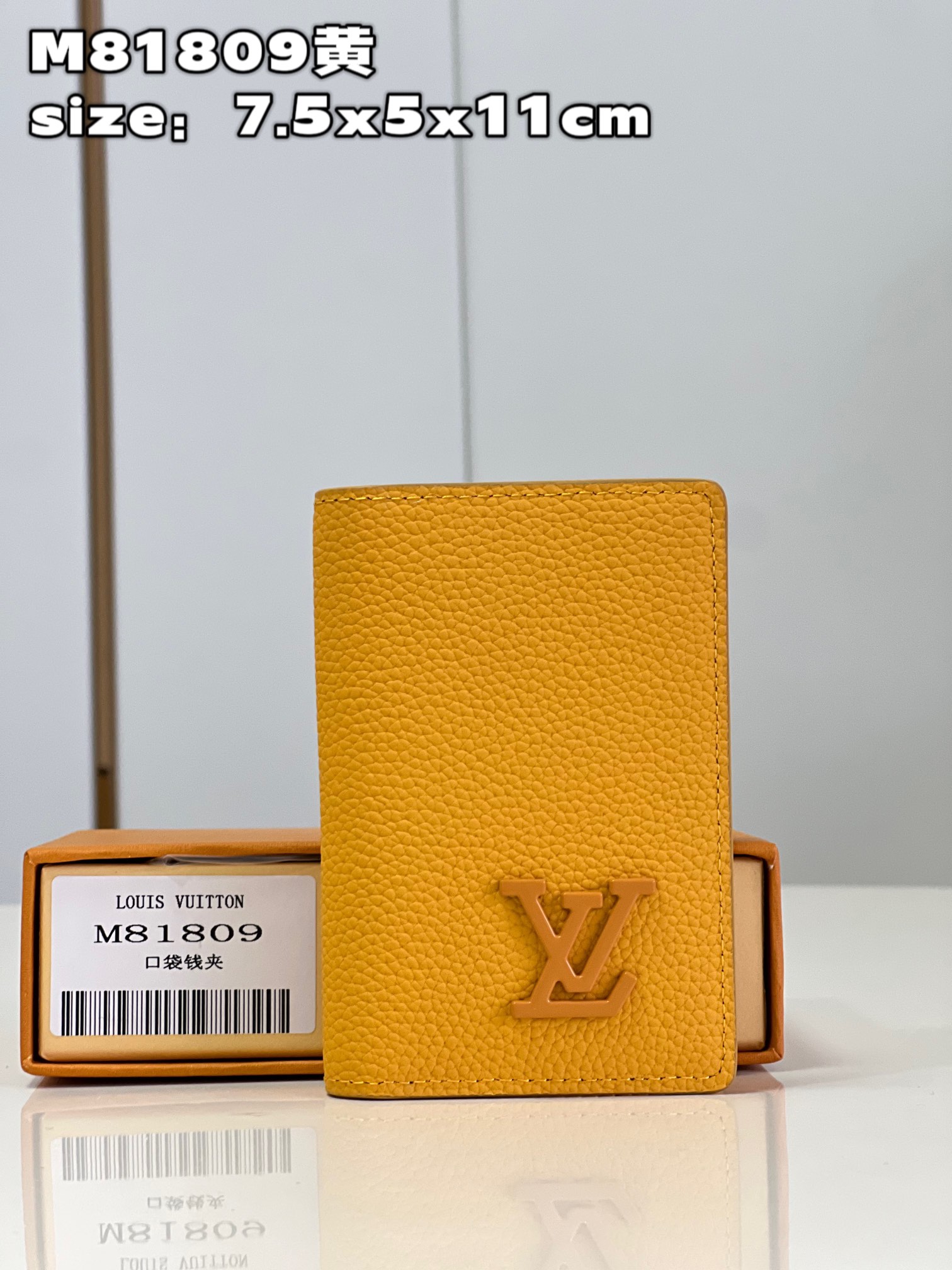 NO:400003,【Exclusive real photo M81809 yellow】This Louis Vuitton classic bag universal wallet is dyed with elegant navy blue soft cowhide combined with LV Aerogram series elements. The LV Initials logo on the wallet is made of blue metal parts, adding a delicate and iconic style. The wallet has multiple compartments to neatly store objects, which is particularly practical. Product information 7.5 x 11.1 x 1 cm (length x height x width) C.,LV [original leather],louis vuitton,louis vuitton,cowhide19860909【独家实拍 M81809黄】這款路易威登經典袋裝萬用錢包以染有優雅海軍藍色的柔軟牛皮結合LV Aerogram系列元素.錢包上的LV Initials標誌以相襯藍色金屬件製作,添上精緻標誌性格調.錢包內設多個隔層,可整齊收納物件,格外實用.產品資料7.5 x 11.1 x 1厘米(長度 x 高度 x 闊度) C.,LV【原厂皮】,louis vuitton,louis vuitton,cowhide,Bag