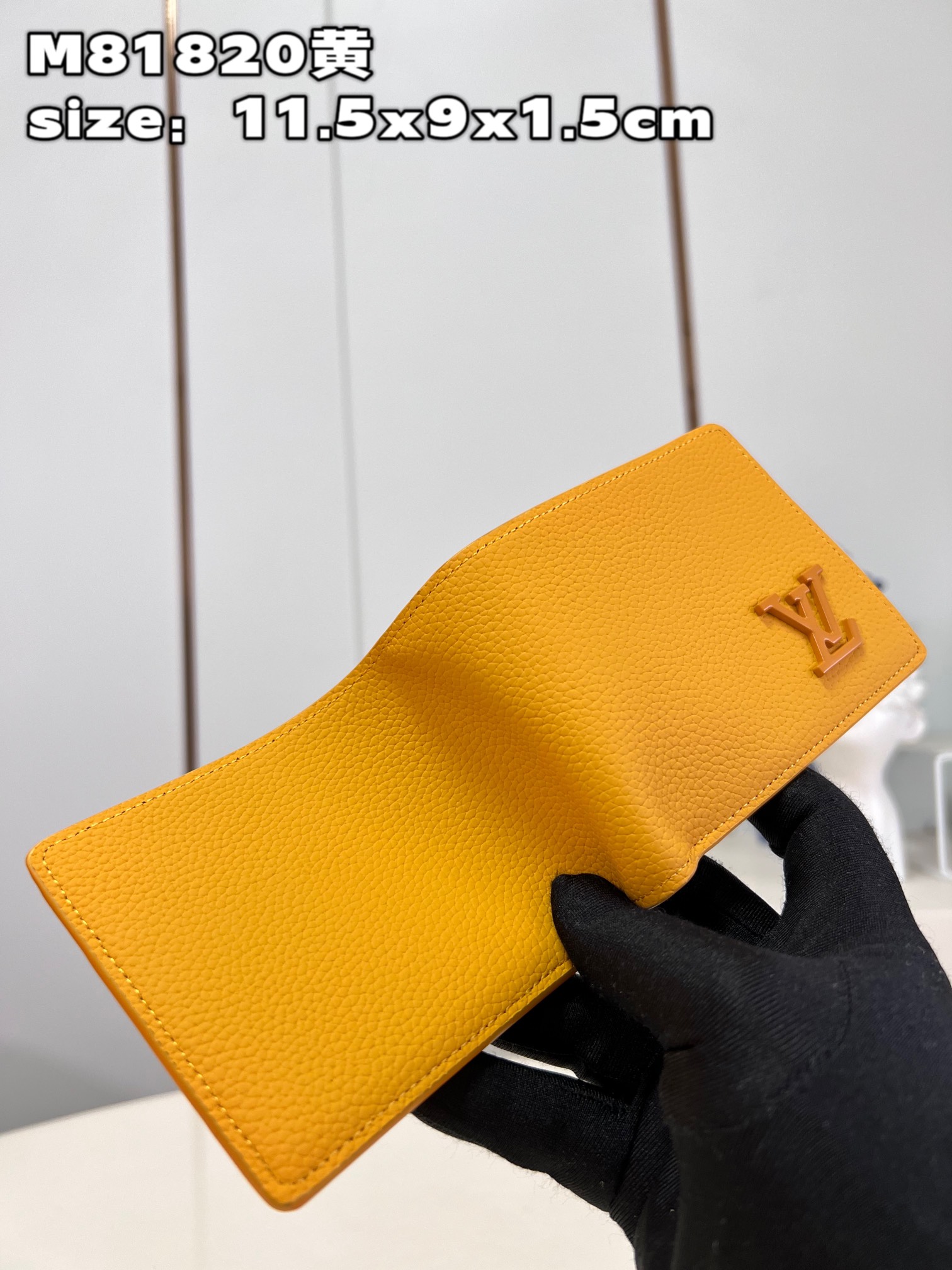 this new Multiple Wallet is a remarkable testament to Louis Vuitton's - Bag 4