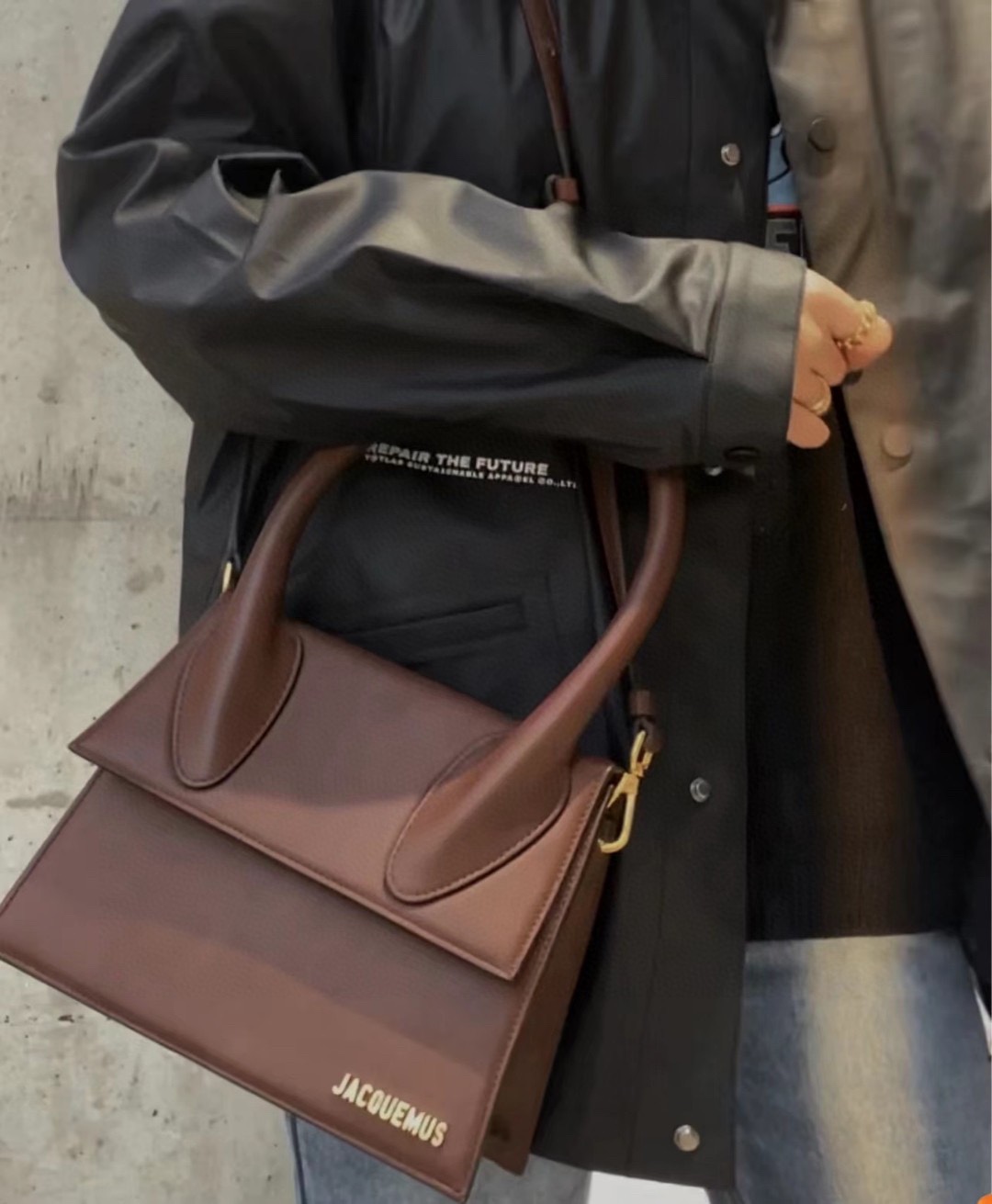Jacquemus Product _dqWqfVxvao5UpdqIGSYvKKSG0wj_0YPqeyOY6ng
