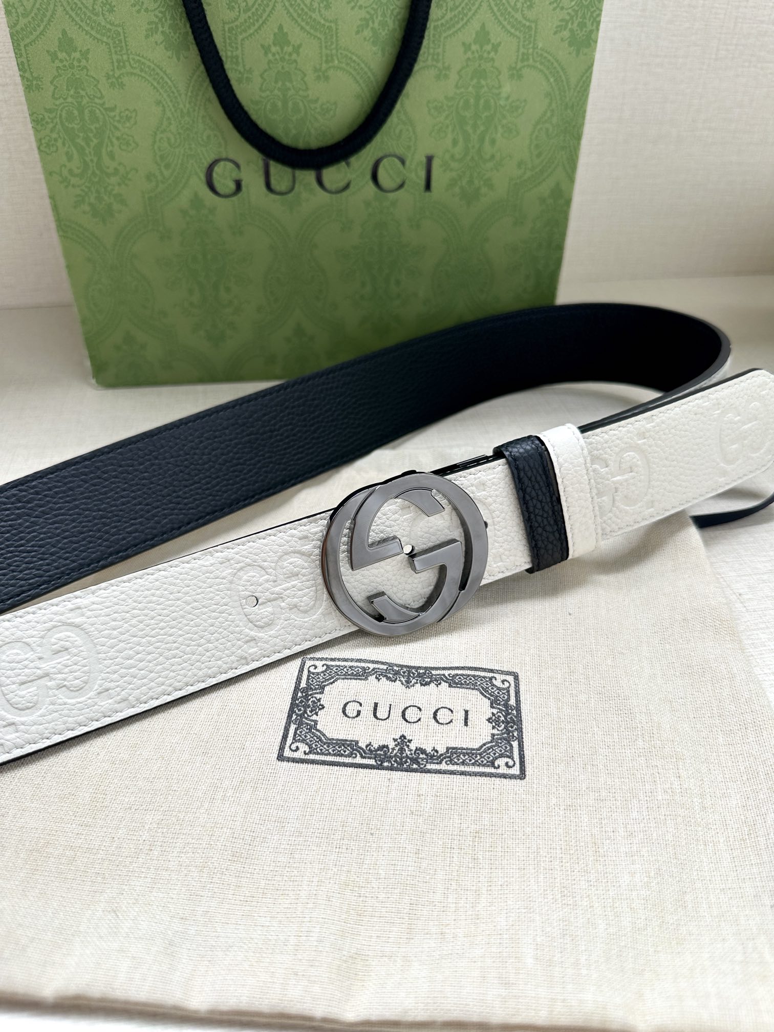 GUCCI宽度4.0cm每一季品牌典藏设计中的标志性元素都会吐故纳新为经典注入新意GuccioGucci