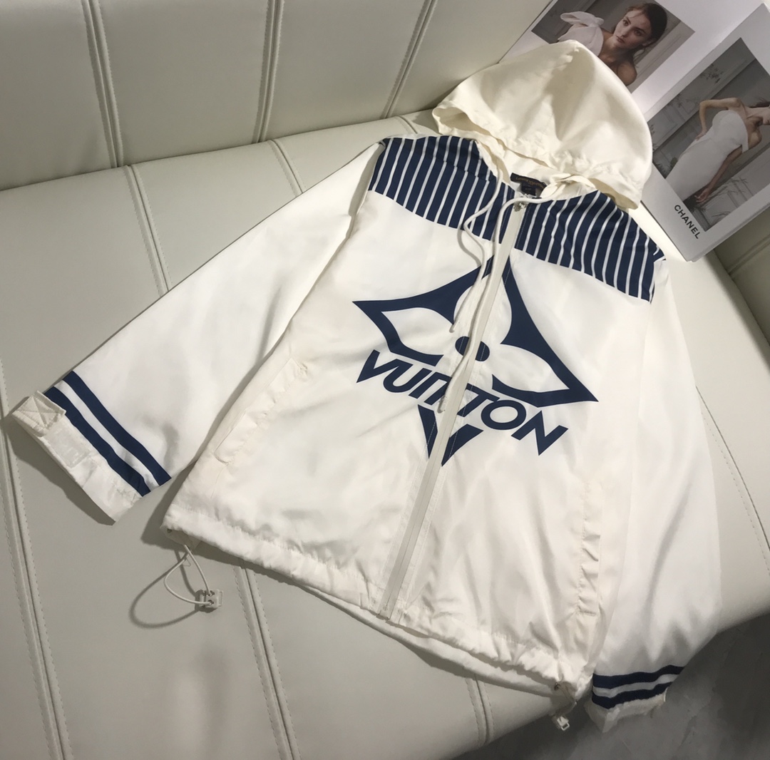 NO:696849,Loui* Vuitto* classic printed sun protection suit, a sure hit, very nice colors, classic logo printing, high-end fashion craftsmanship, perfect fit, not picky at all, high-end color, good gloss, multiple wear styles, breathable and comfortable, customized hardware accessories, can be worn for several years, and it looks beautiful when paired separately ~ High version color, Louis Vuitton,19860909Loui* Vuitto* 经典印花防晒套装 妥妥的大爆款 非常好看的颜色 经典logo印花 高级时装工艺版型绝绝子 完全不挑人 颜色高级 光泽度好 多种穿搭 透气舒适 定制五金配件 穿几年都 分开搭配也是美美哒～  高版本 色,,louis vuitton,,Women's clothing