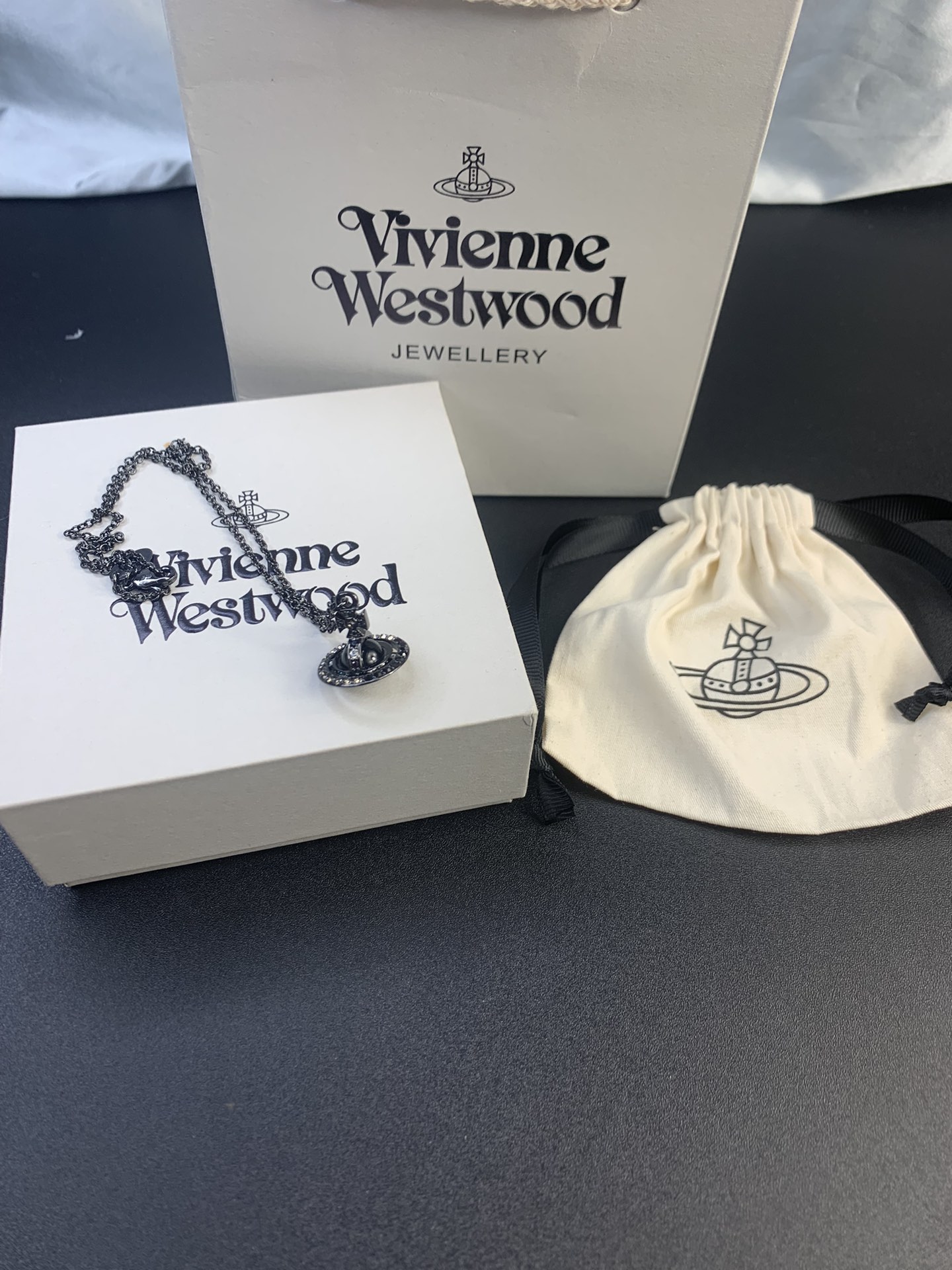 NO:103446,vivienne west wood Queen Mother Vivienne Saturn Gradient Orbit Necklace High-end Luxury One-Asian Gold Material, Queen Mother Necklace, Necklace19860909vivienne west wood西太后 薇薇安 土星渐变轨道项链高级感奢华一亚金材质,西太后项链,necklace,Jewelry