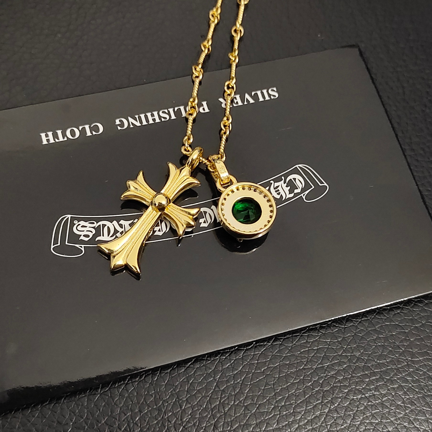 Chrome Hearts 克罗心复金色绿钻十字架项链