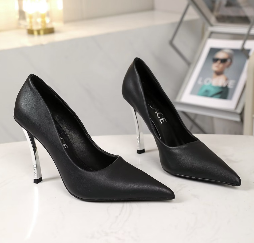 35-42 yardas, fábrica Versace nuevo cuero puntiagudo zapatos individuales, con curvas con Logo metal
