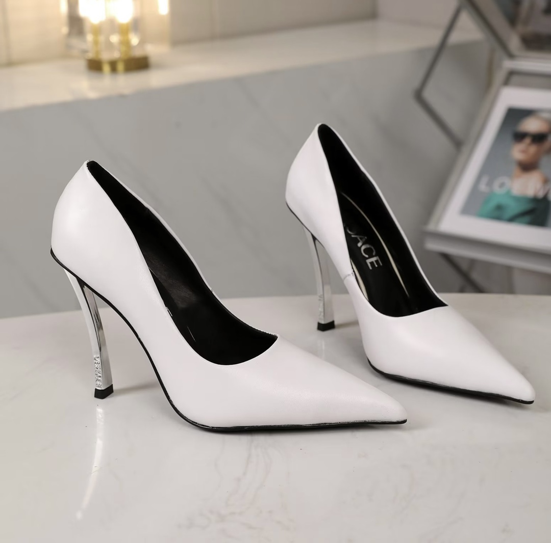 35-42 yardas, fábrica Versace nuevo cuero puntiagudo zapatos individuales, con curvas con Logo metal
