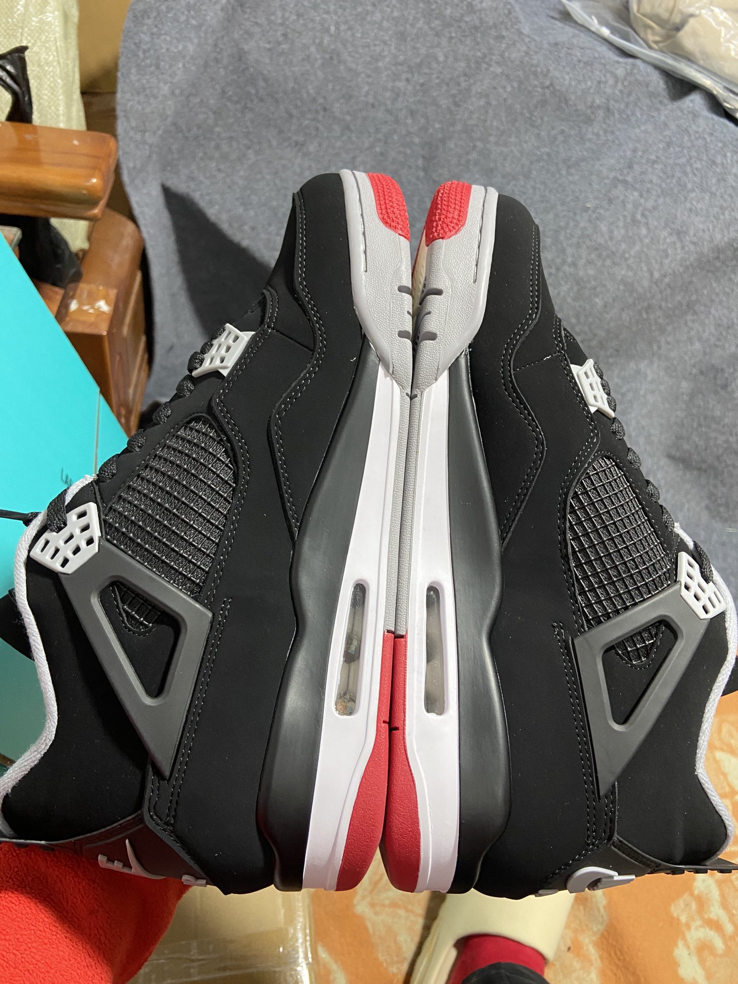 AJ4黑红公牛鞋码40-47.5总裁