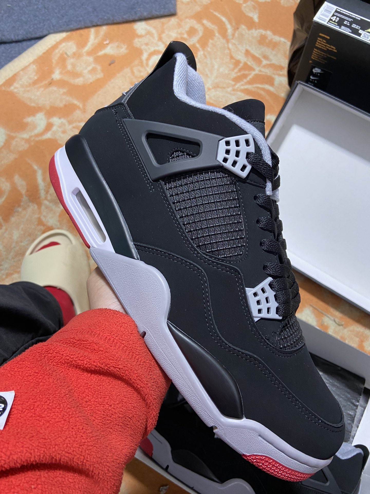 AJ4黑红公牛鞋码40-47.5总裁