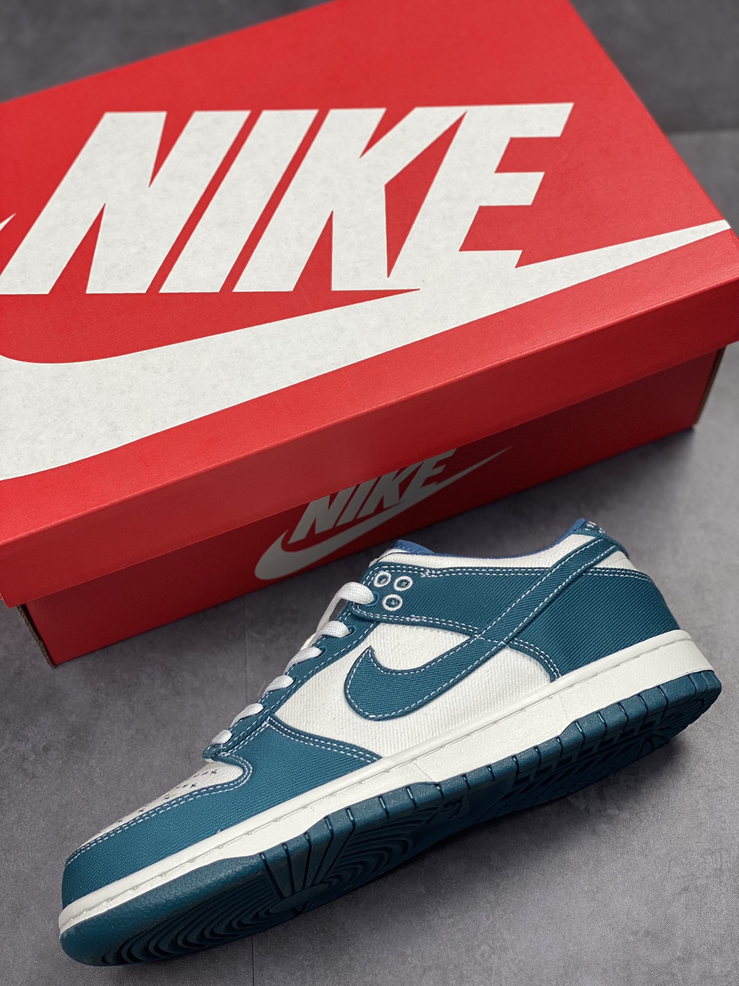 200 NIKE SB Dunk Low ”Industrial Blue” 工业牛仔蓝 DV0834-101