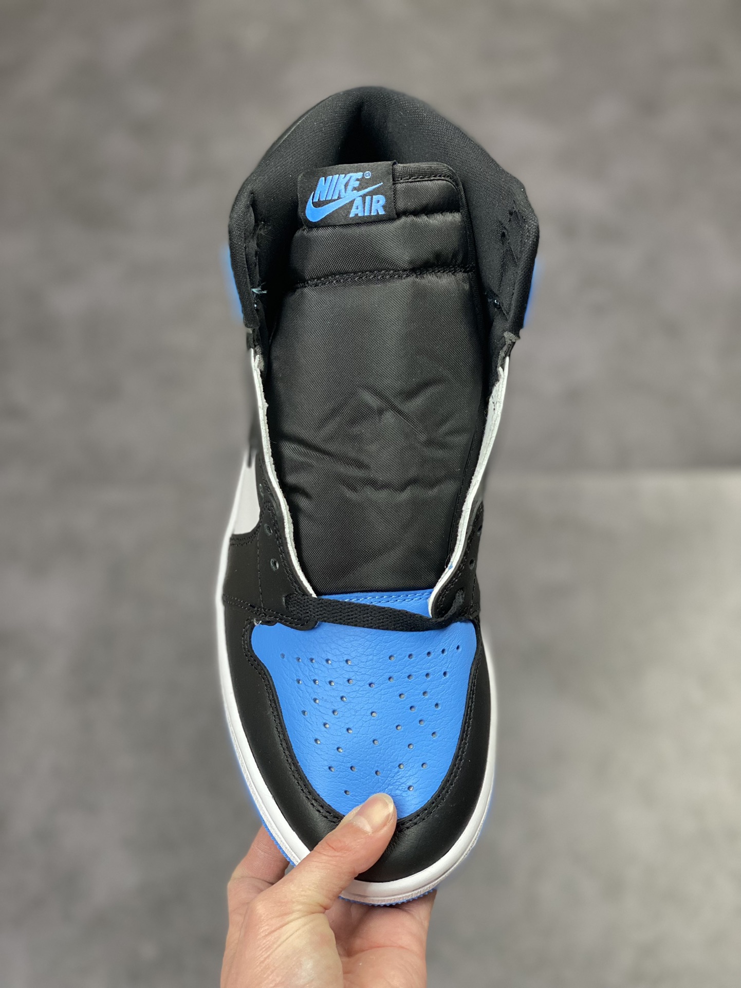 Air Jordan 1 Retro ”University Blue” black and blue toe DZ5485-400