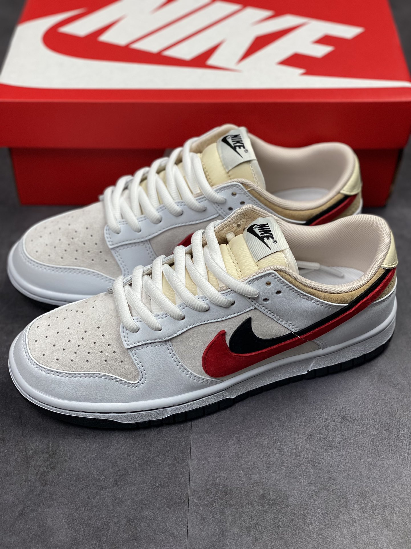 300 Nike SB Dunk Low 黑红双钩 CT2552-288