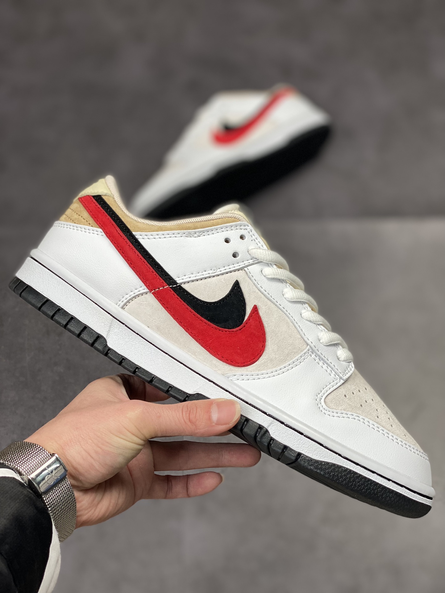 300 Nike SB Dunk Low 黑红双钩 CT2552-288