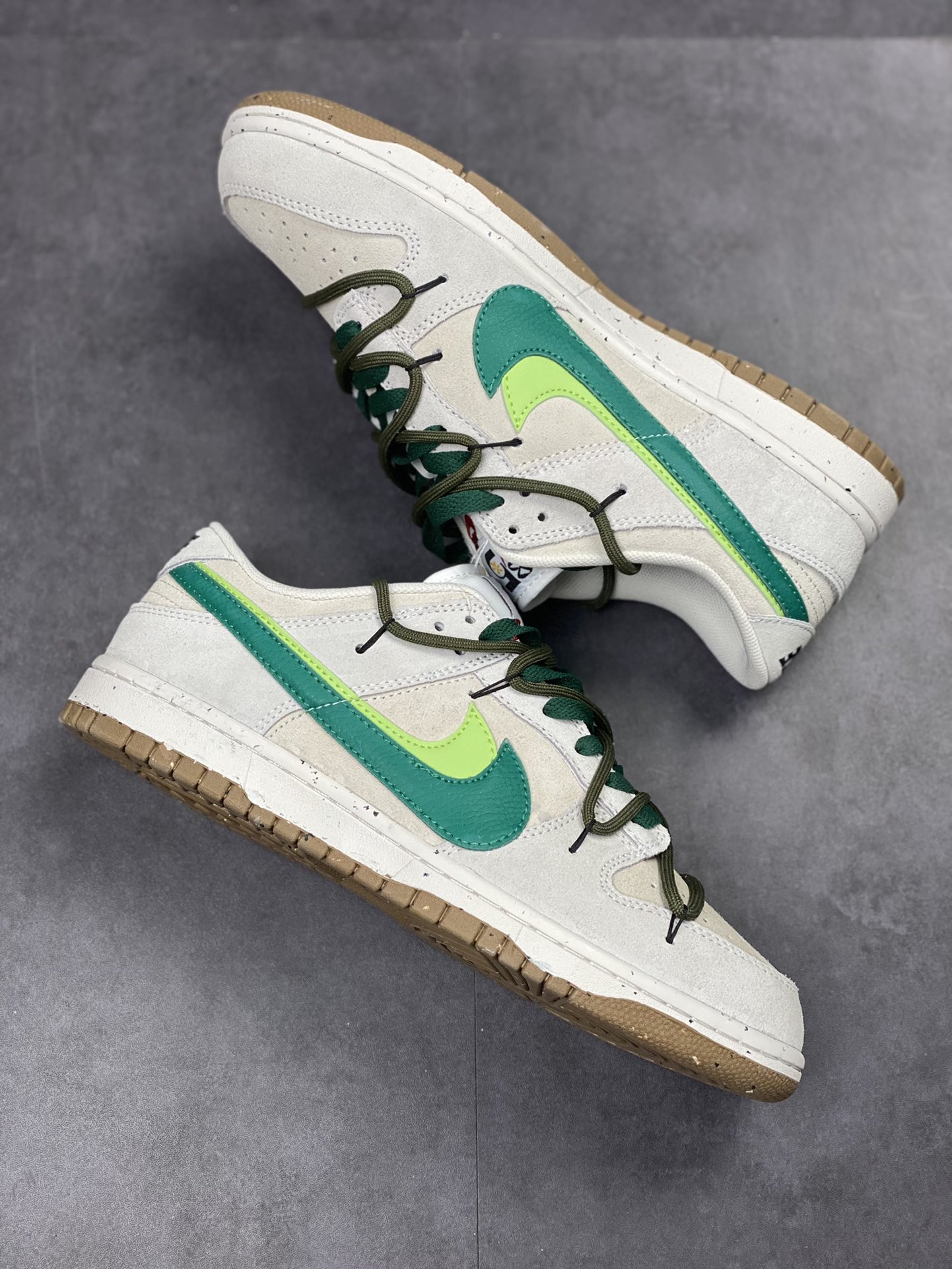 200 NIKE SB Dunk Low 灰绿双钩绑带DO9457-100