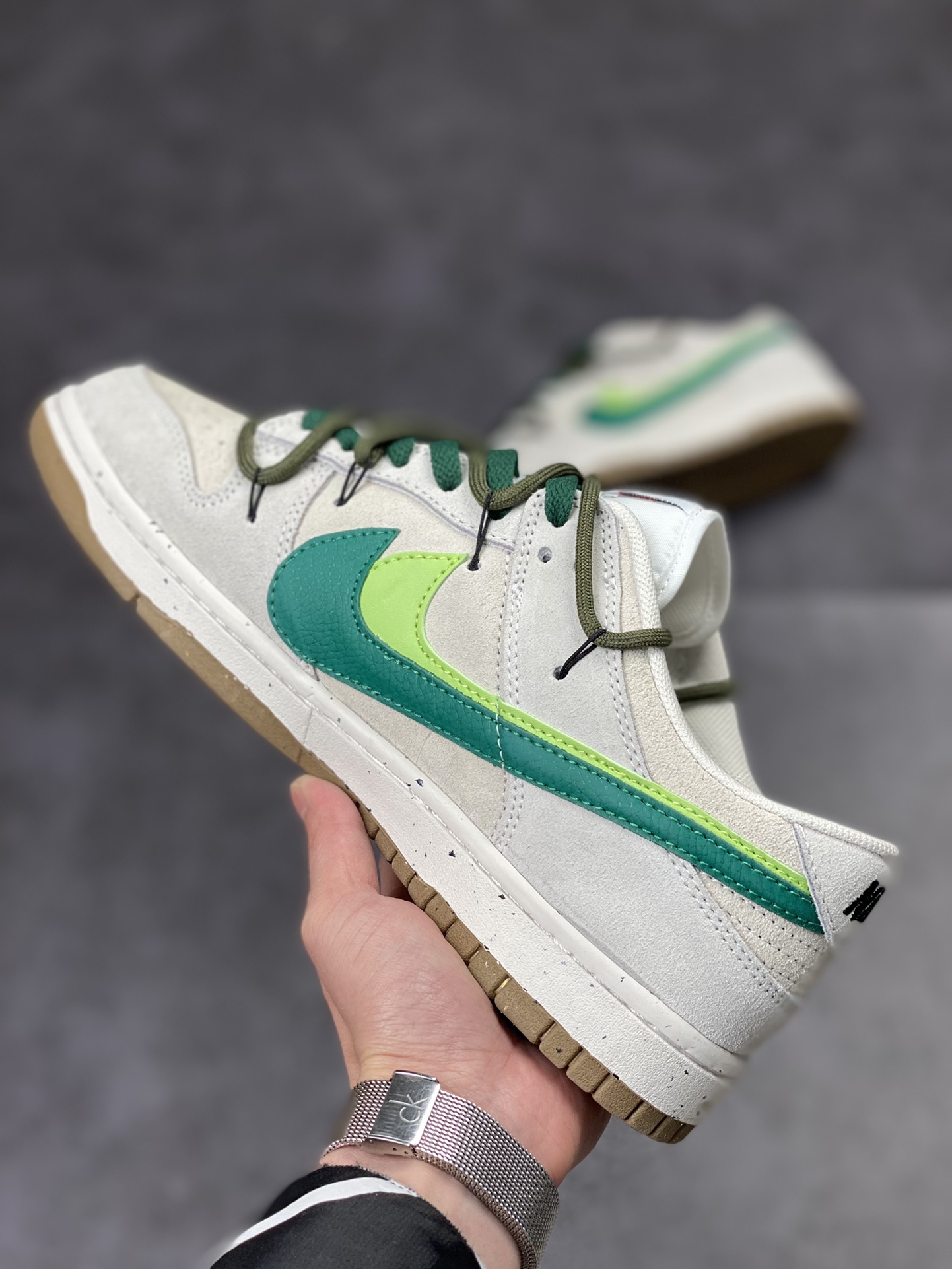 200 NIKE SB Dunk Low 灰绿双钩绑带DO9457-100