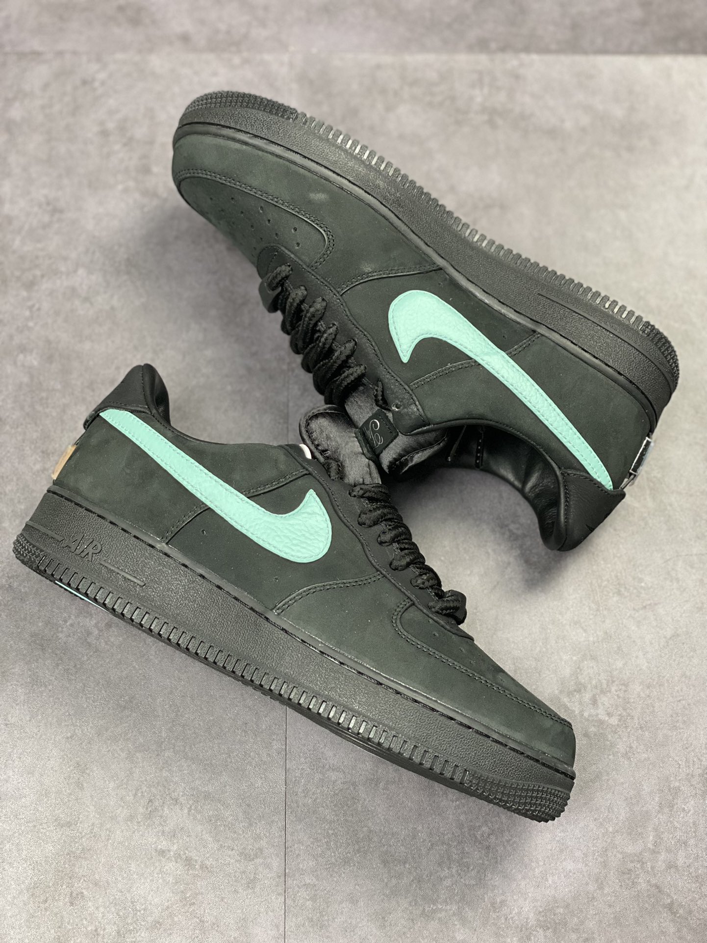 400 Tiffany & CO. x Air Force 1 Low ”1837” 蒂芙尼联名黑蓝钩潮流复古板鞋 DZ1382-001
