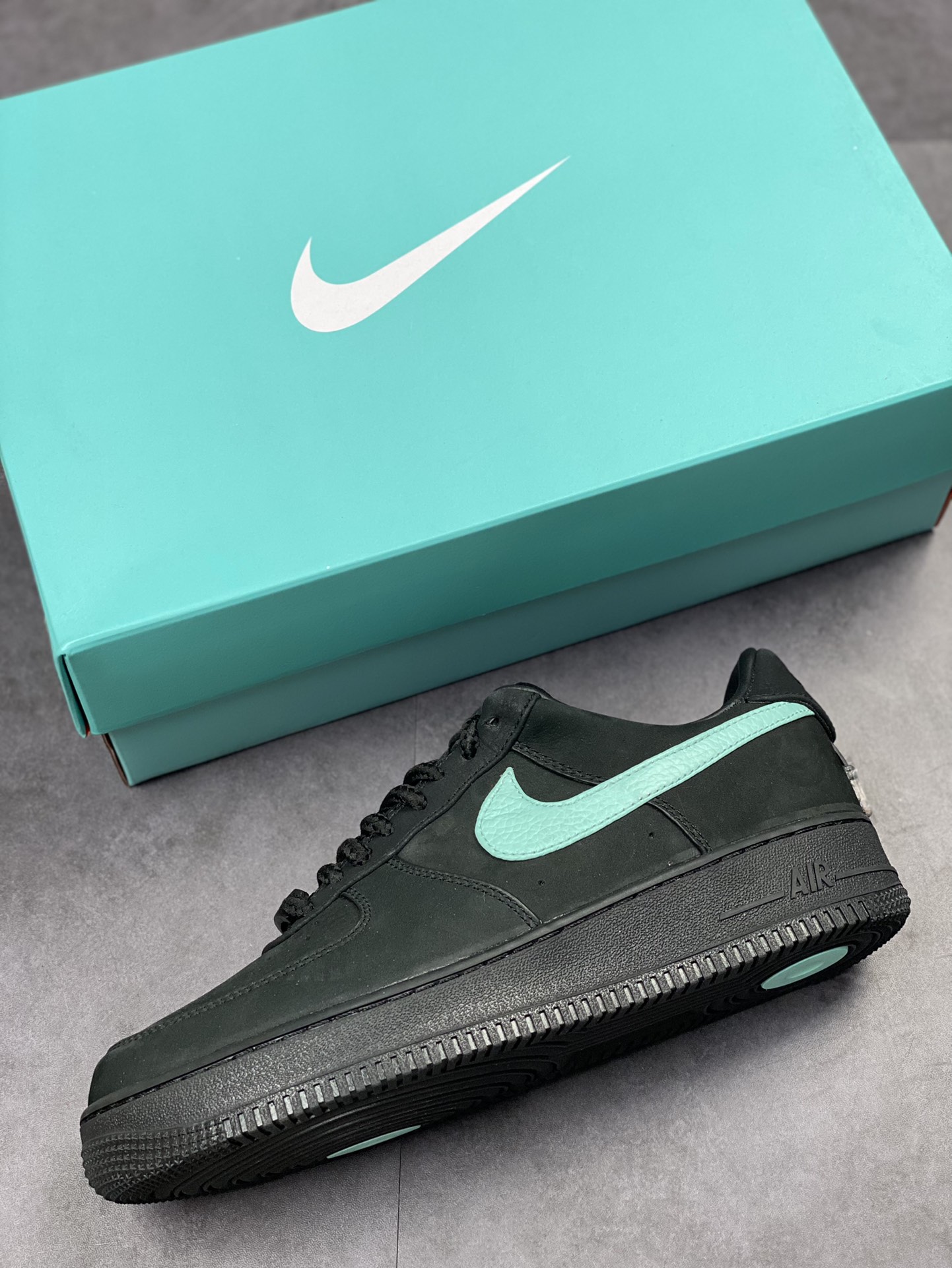 400 Tiffany & CO. x Air Force 1 Low ”1837” 蒂芙尼联名黑蓝钩潮流复古板鞋 DZ1382-001