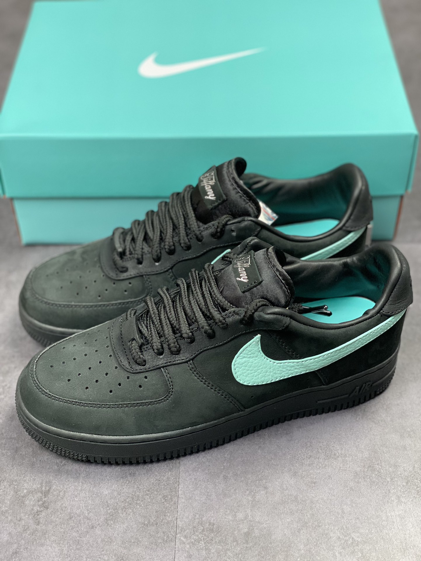 400 Tiffany & CO. x Air Force 1 Low ”1837” 蒂芙尼联名黑蓝钩潮流复古板鞋 DZ1382-001