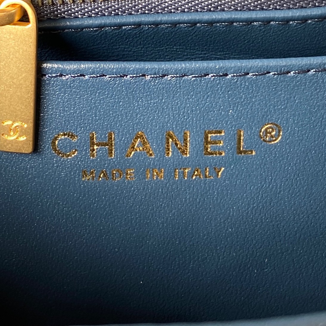 Chanel香奈儿.s的山茶花调节扣