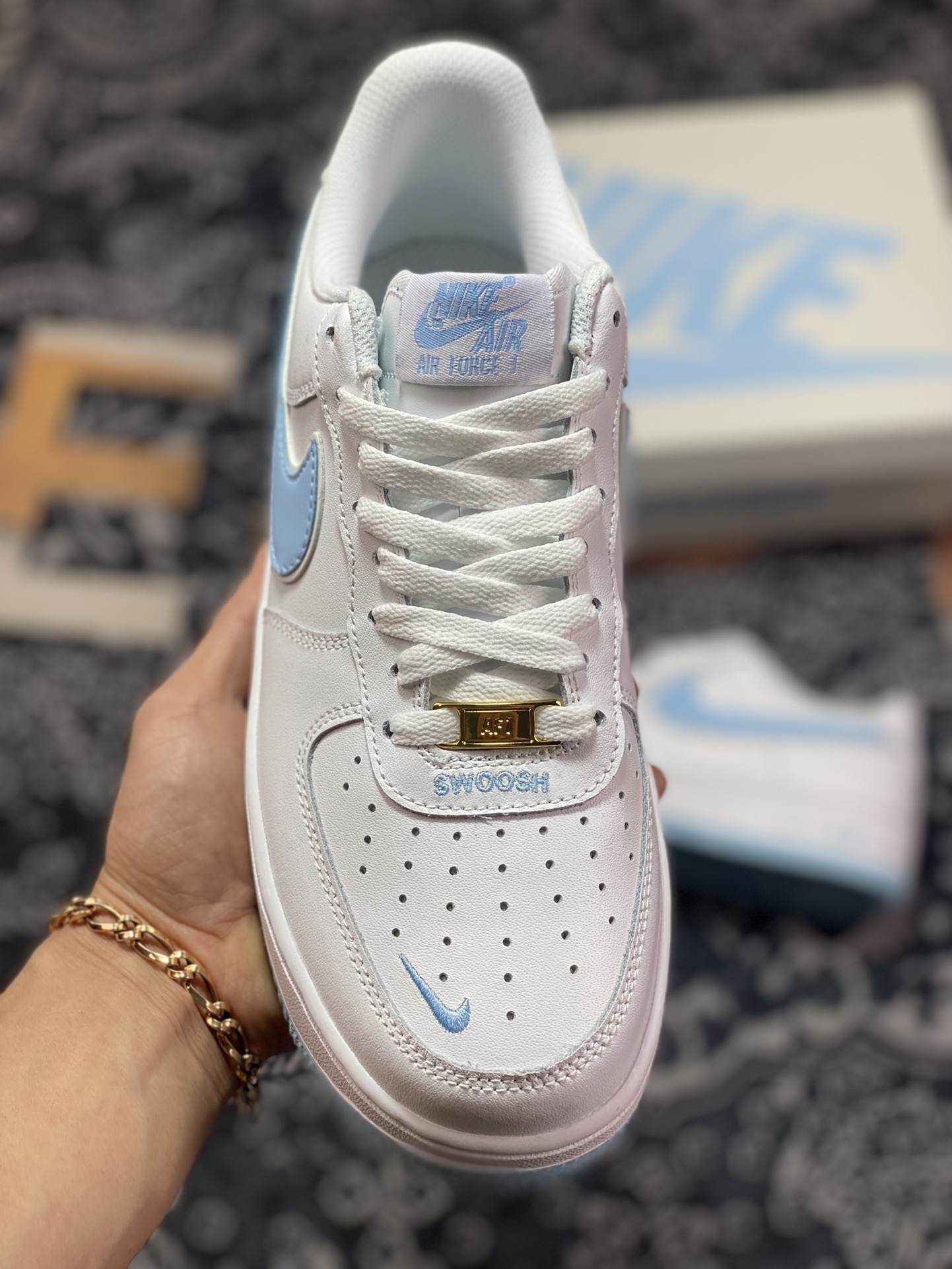 Nike Air Force 1 '07 Low QS ”White/Ice Blue Mini Swoosh” Air Force One Classic CV5696-962-Top High Quatity Cheap Sneakers Fashion Clothing Clothes Bags handbags Shoes of all Brand wholesale With The best Quality And Beautiful Price from China Factory Chinese suppliers wholesaler seller Nike Air Force 1 '07 Low QS ”White/Ice Blue Mini Swoosh” Air Force One Classic CV5696-962