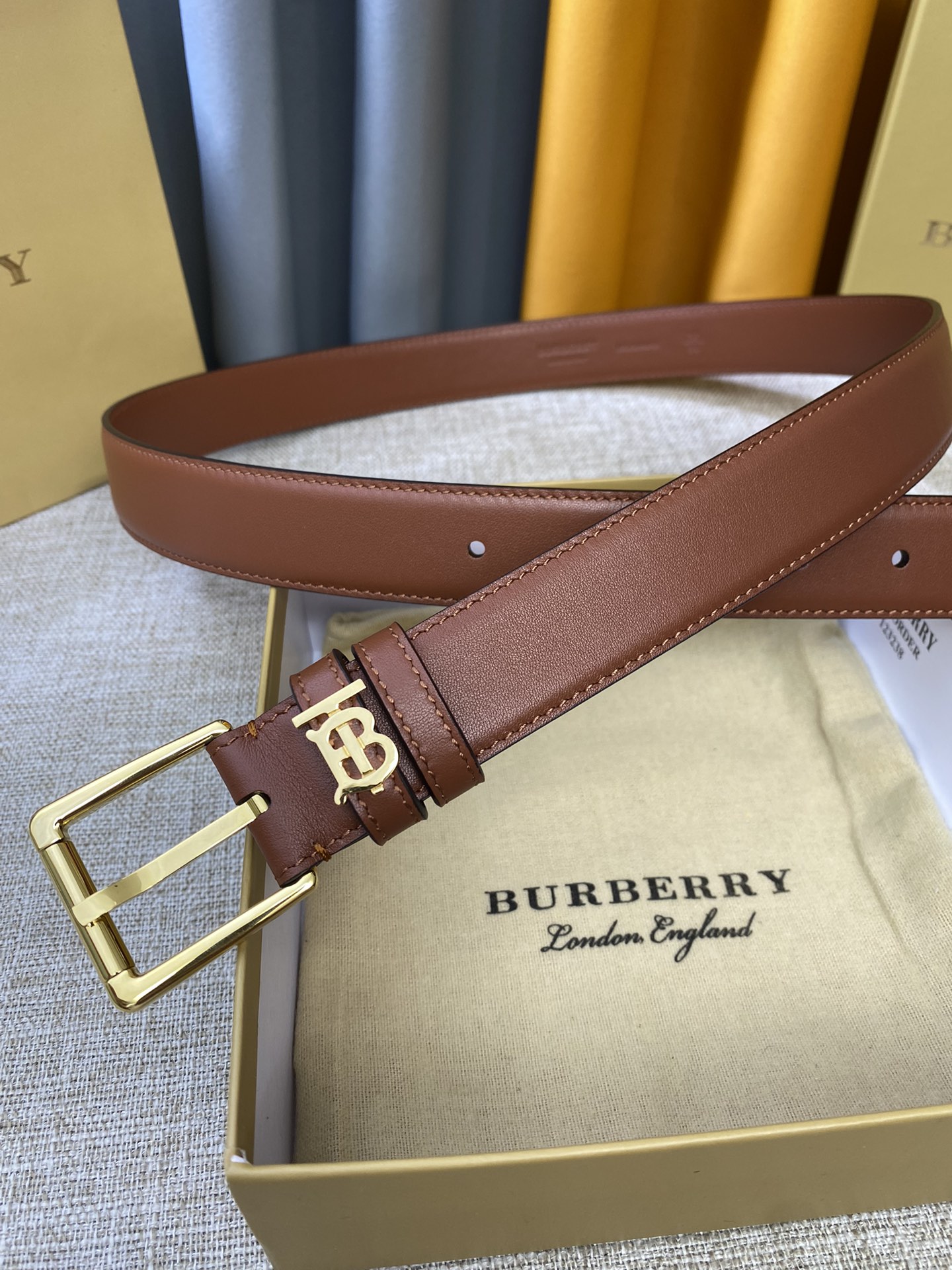 巴宝莉-BURBERRY新款同步3.