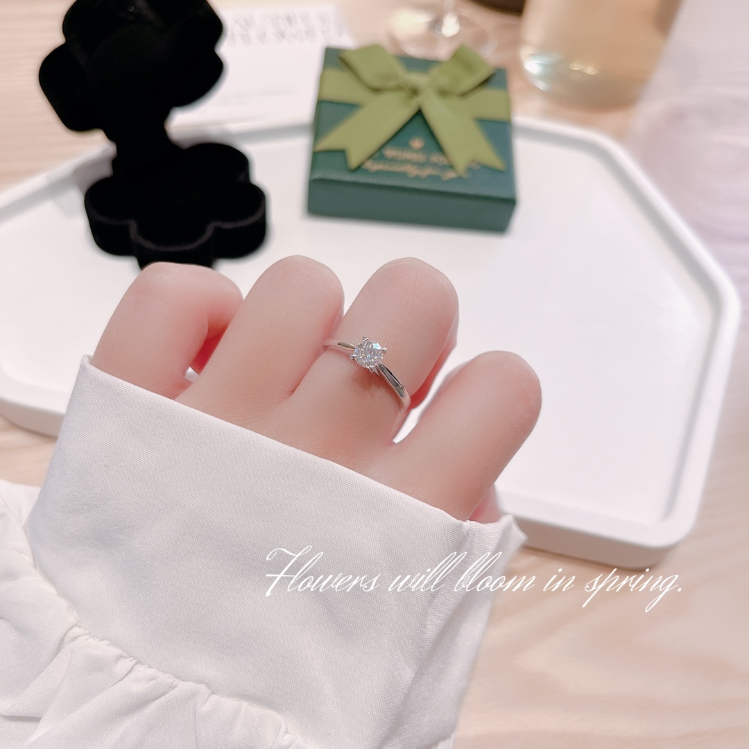 Hypoallergenic Silver Moissanite Ring Chic Wedding Silver