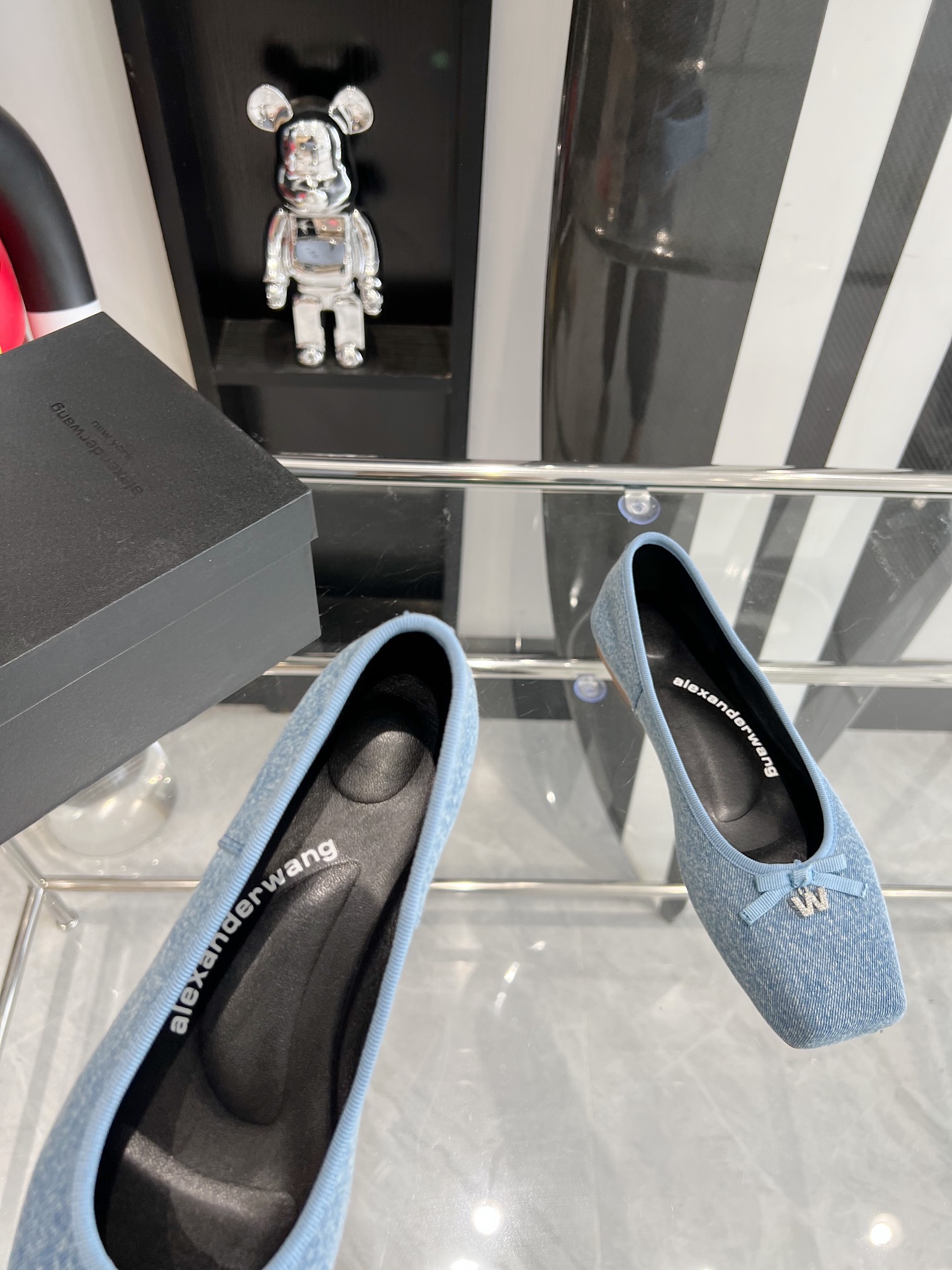 Luxurious Sheepskin Jeans: Alexanderwang 23 New Collection with Soft Details - 图片 4