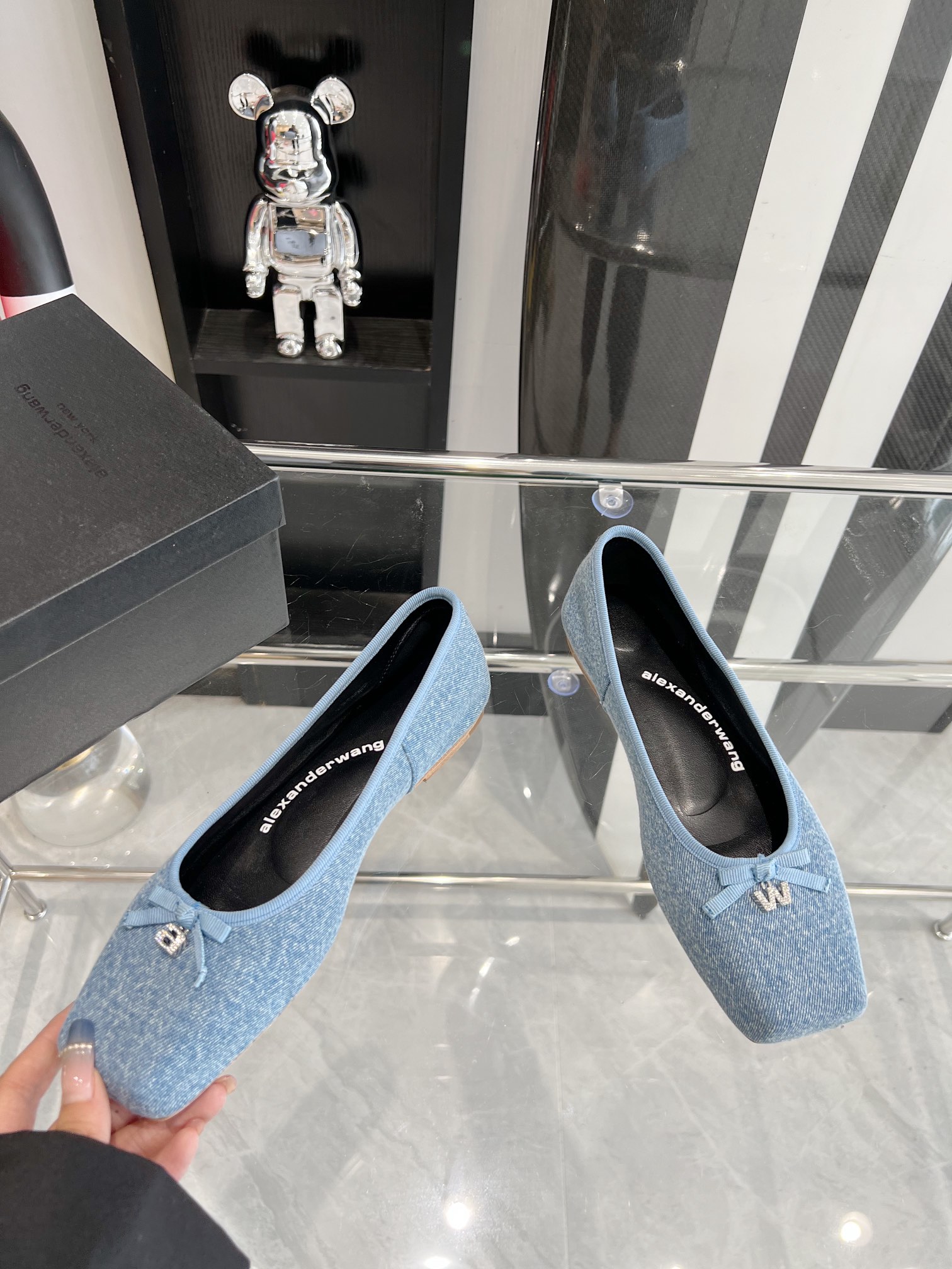Luxurious Sheepskin Jeans: Alexanderwang 23 New Collection with Soft Details - 图片 3