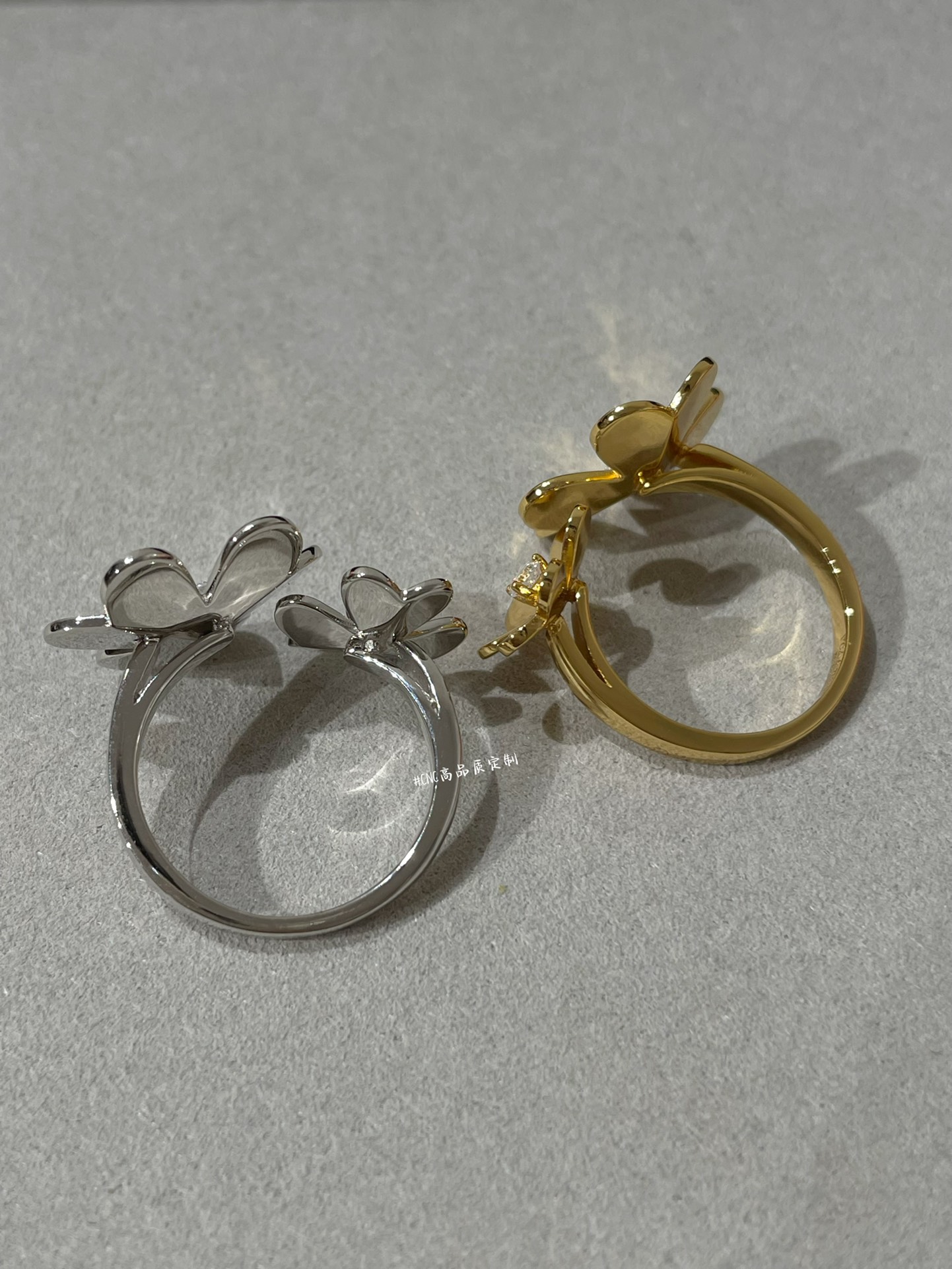 Van Cleef & Arpels Vca三叶草双花戒指 光面款 白金黄金两色 ～Frivole三叶草系列也是必入的款 太 了