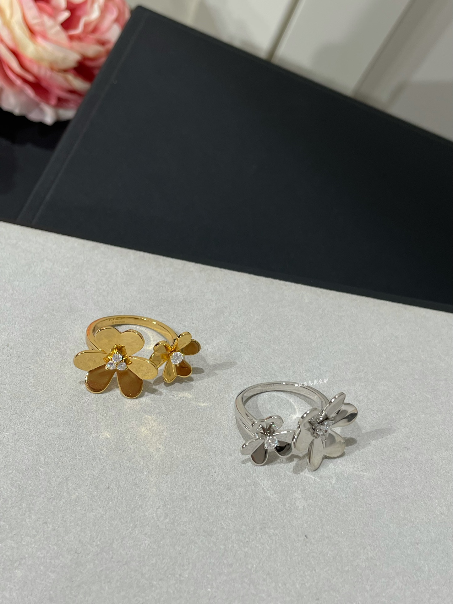 Van Cleef & Arpels Vca三叶草双花戒指 光面款 白金黄金两色 ～Frivole三叶草系列也是必入的款 太 了