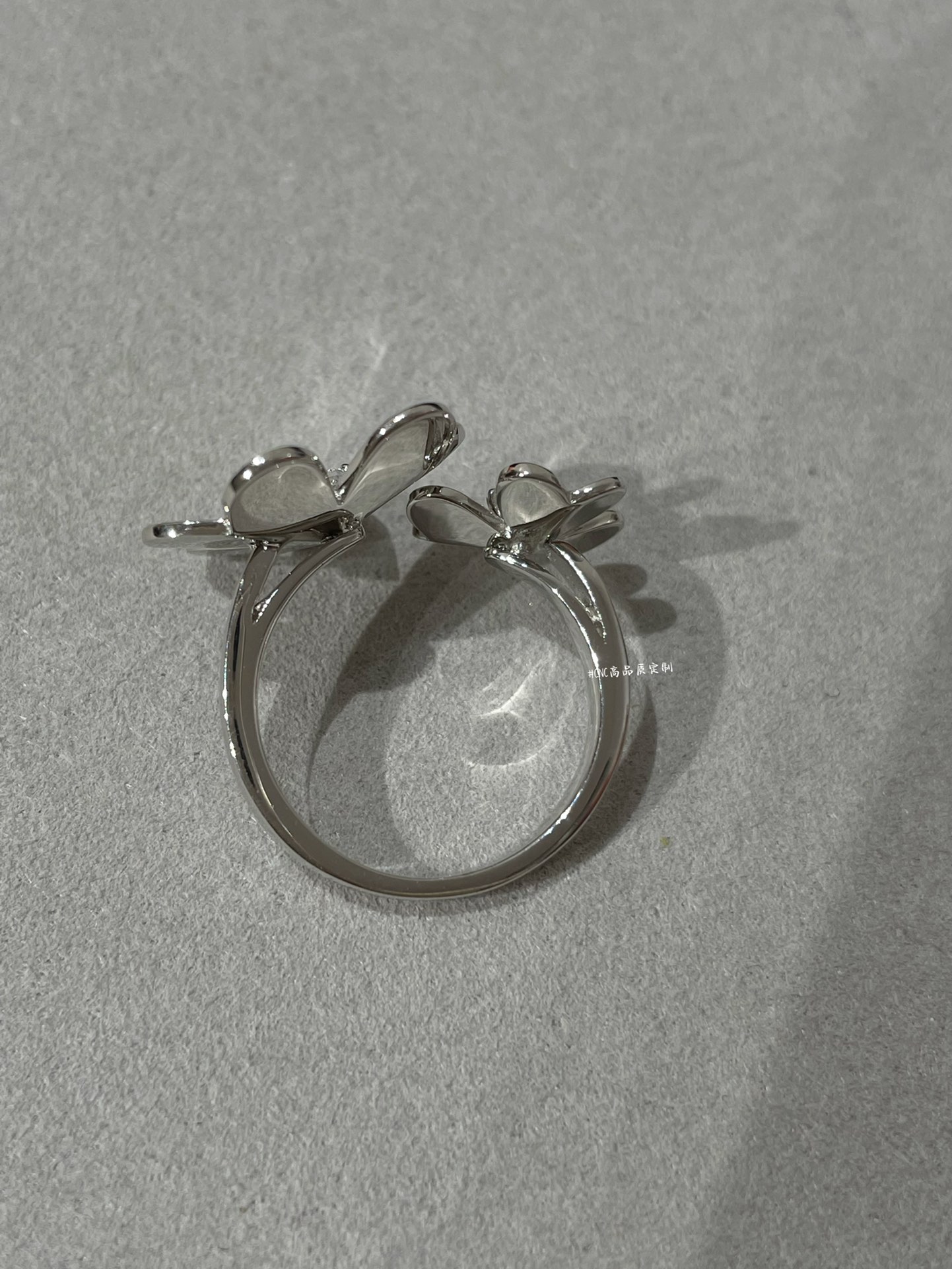 Van Cleef & Arpels Vca三叶草双花戒指 光面款 白金黄金两色 ～Frivole三叶草系列也是必入的款 太 了