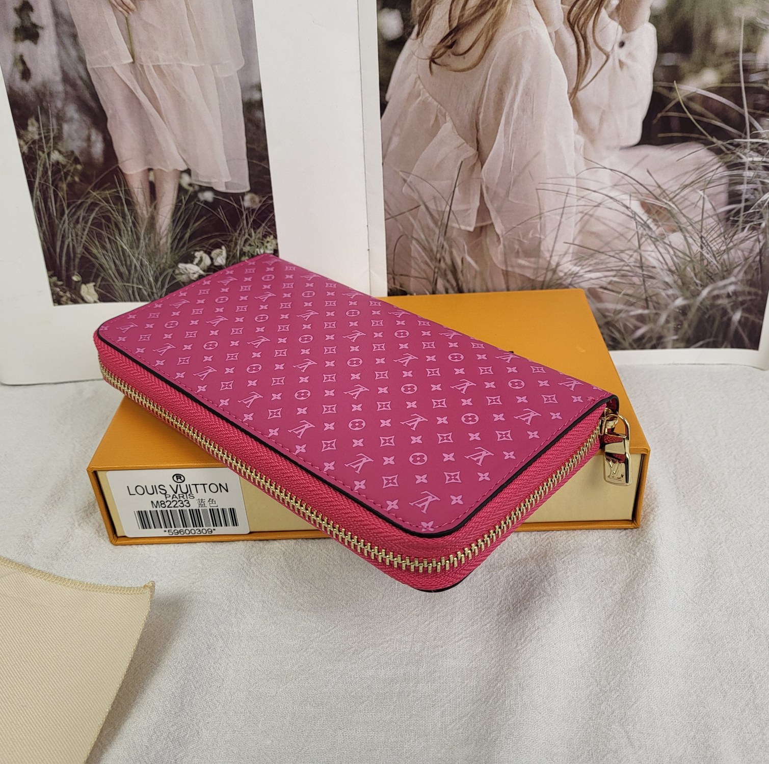 Close-up of zipper on the elegant leather long zipper wallet