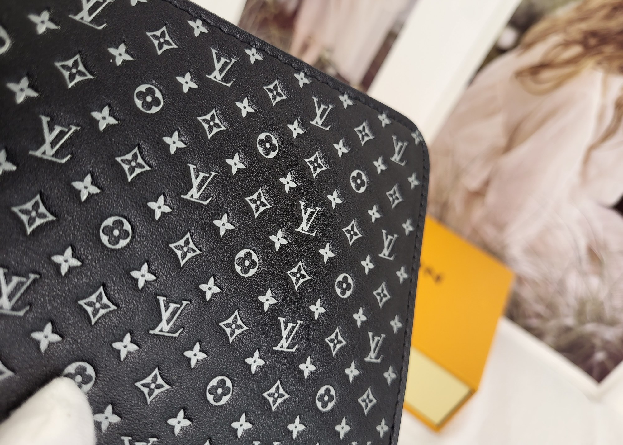 Back of the leather long zipper wallet