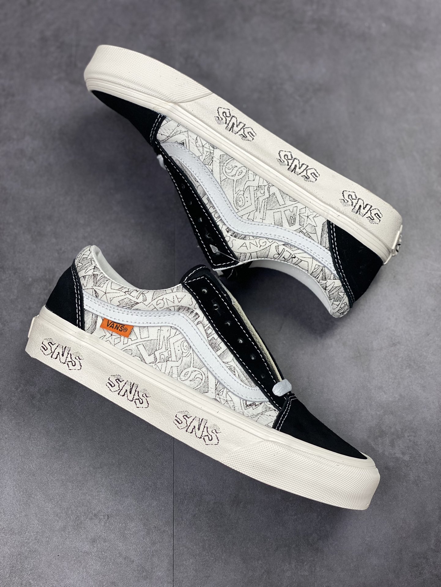 US official website pre-sale customized Vans Old Skool + SNS joint Vans Vault x SNS joint black and white illustration beach print retro canvas sneakers