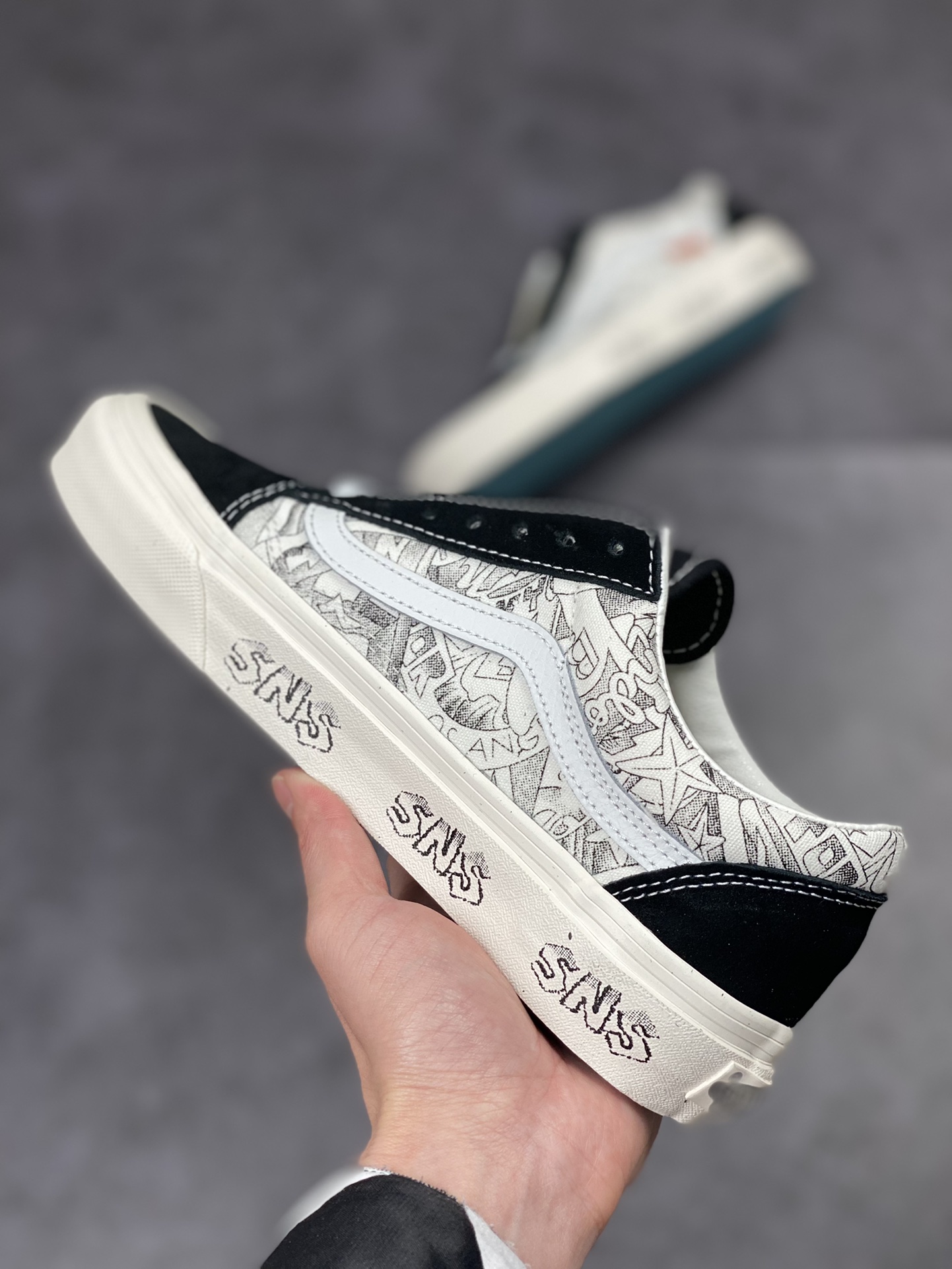 US official website pre-sale customized Vans Old Skool + SNS joint Vans Vault x SNS joint black and white illustration beach print retro canvas sneakers