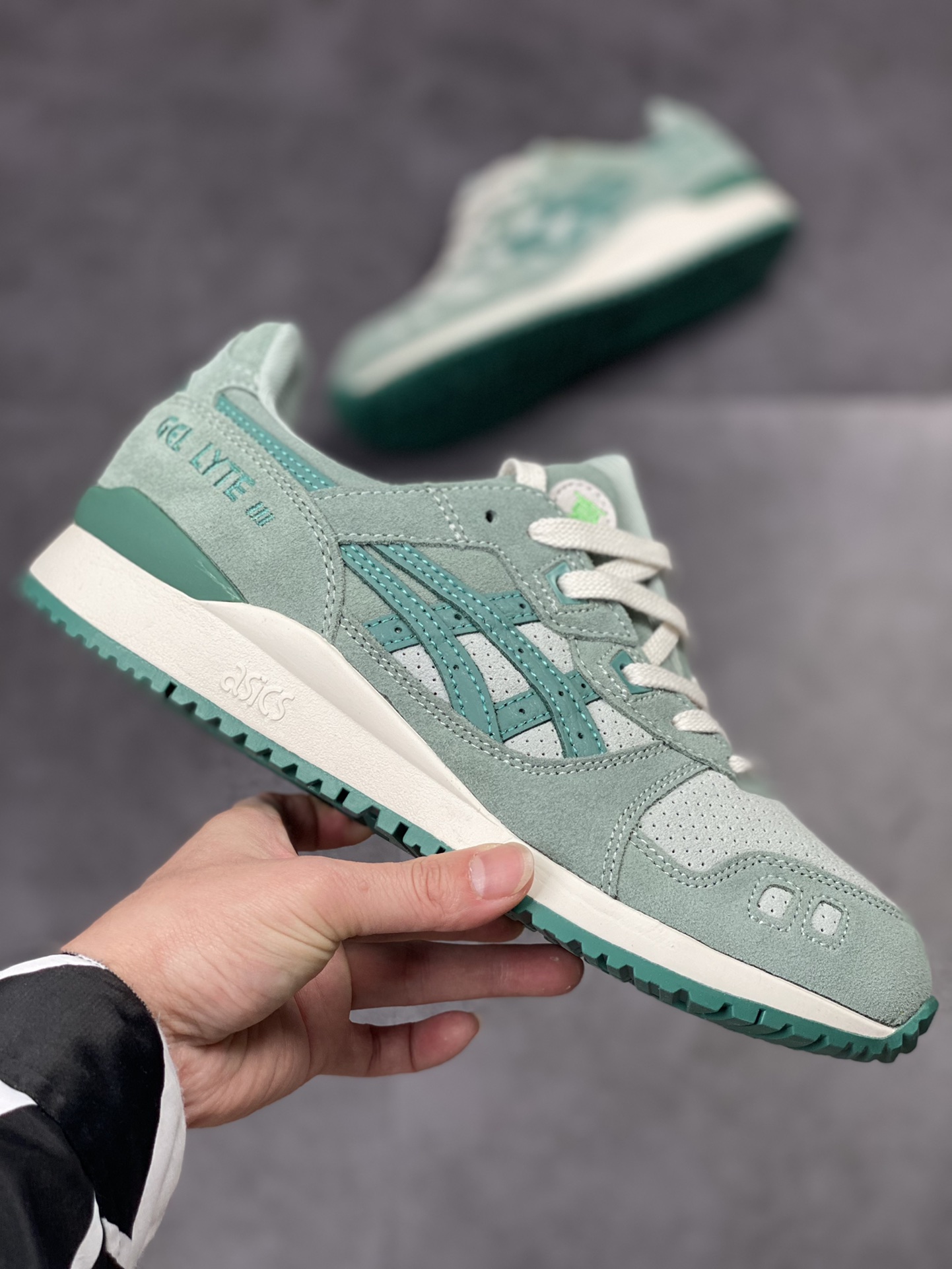 Asics Gel-Lyte III 3rd generation adopts pigbuck leather upper material 1201A296-300