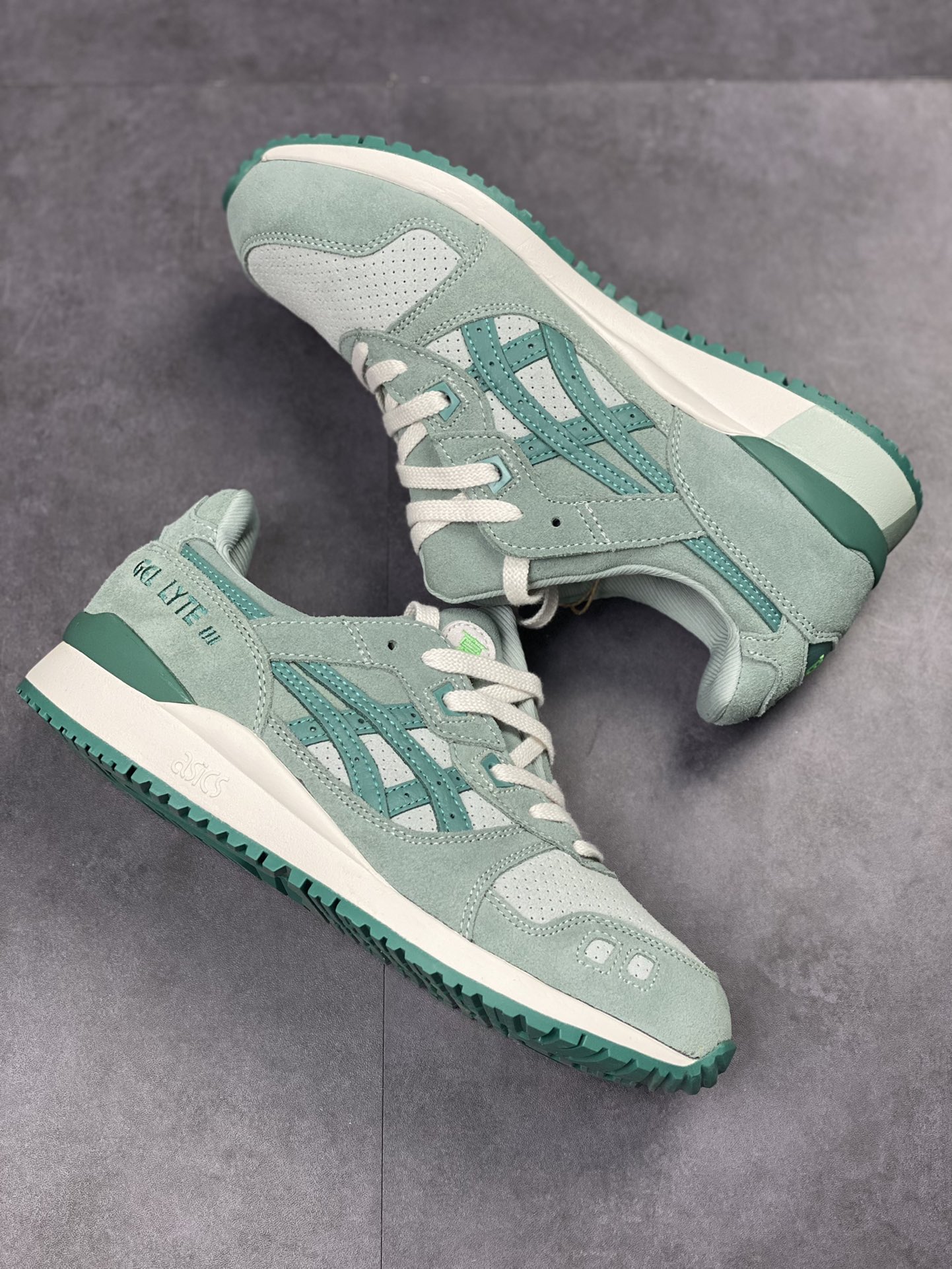 Asics Gel-Lyte III 3rd generation adopts pigbuck leather upper material 1201A296-300