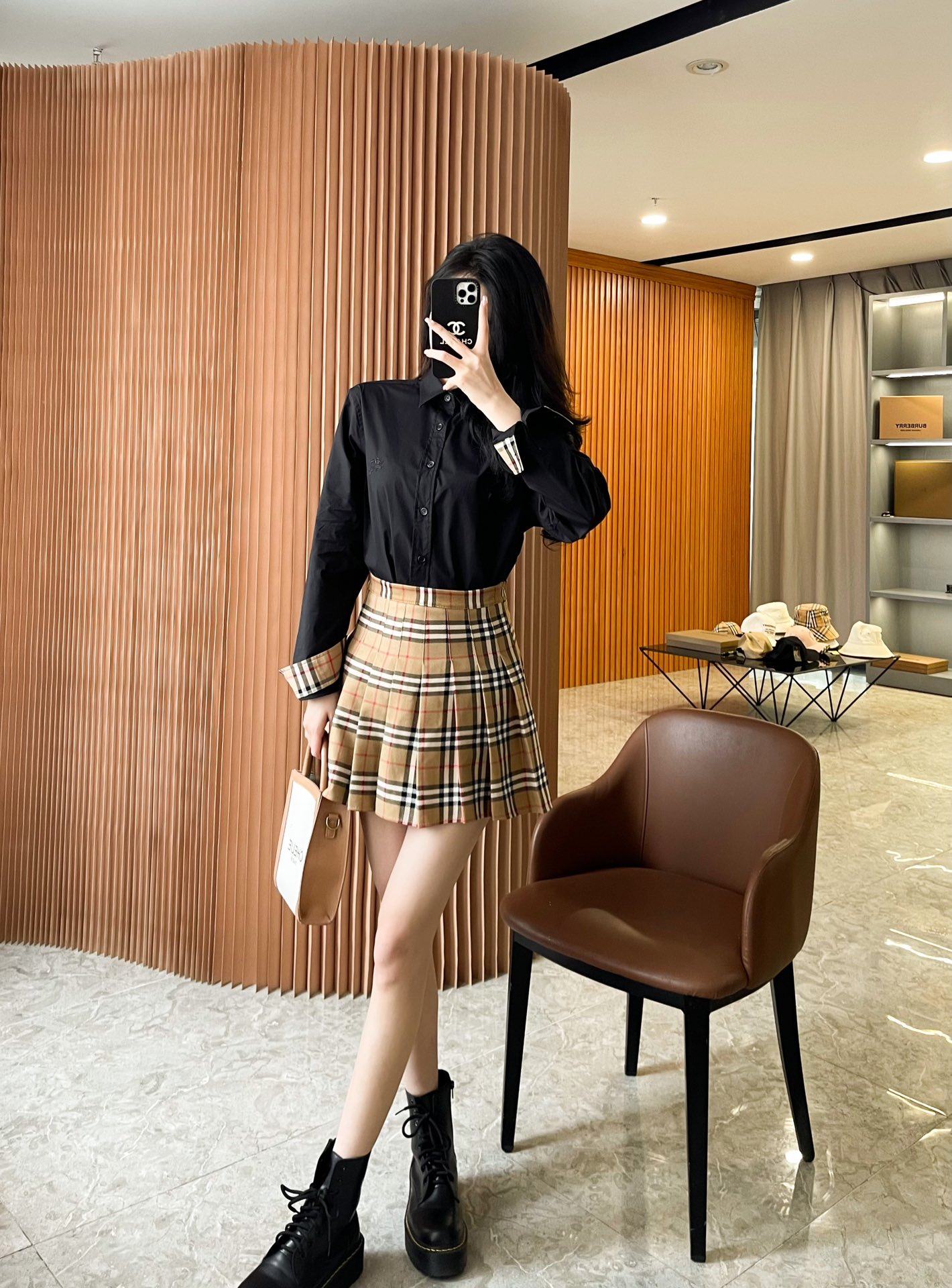 NO:782451,Actual shot of model's black upper body, Burberry-clothing,19860909模特黑色上身实拍演绎,博柏利-服装,,Women's clothing