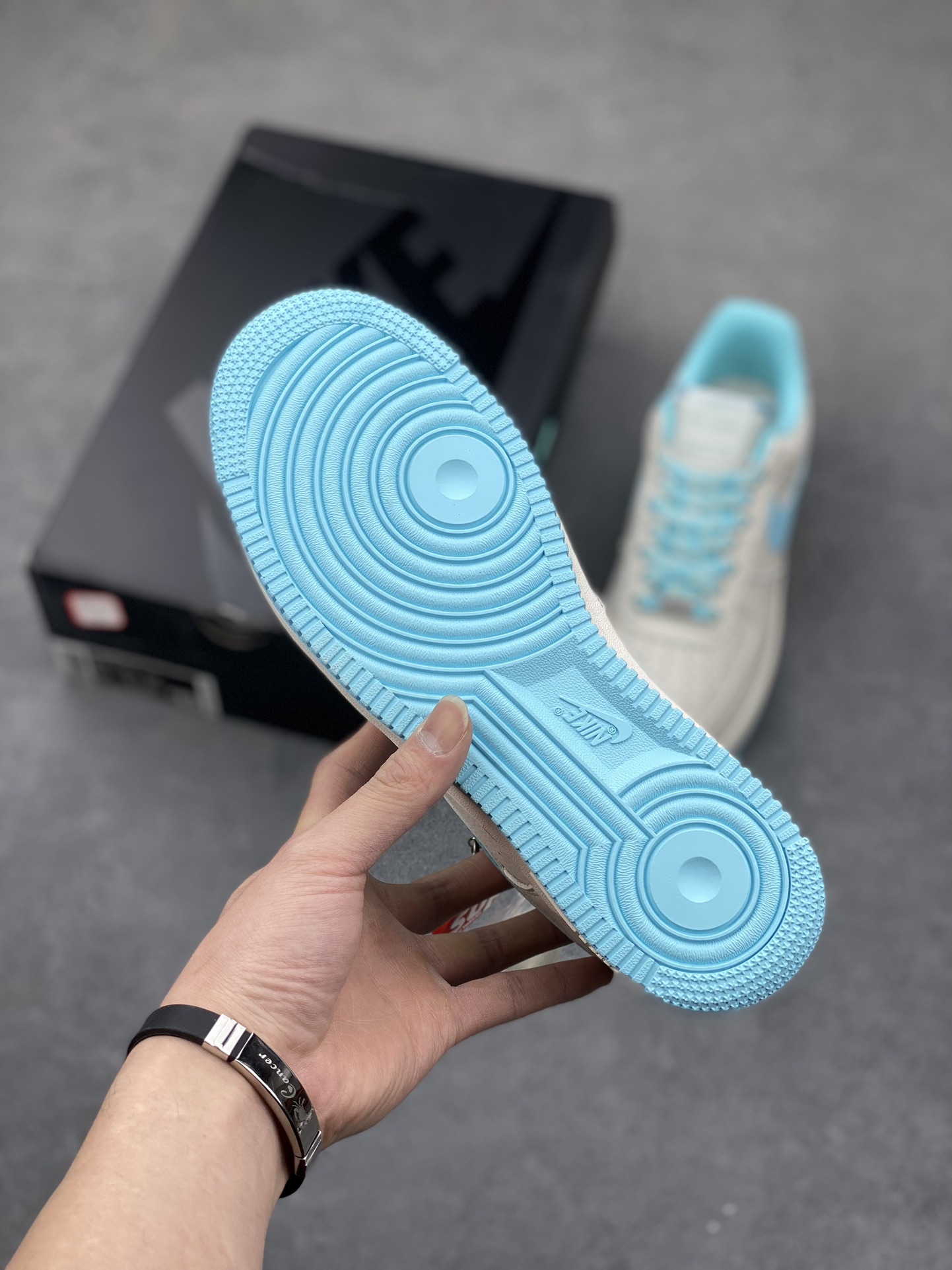 Nike Air Force 1 '07 Low Supreme Collab Sneakers - Limited Edition 7 i1681156522 207 5