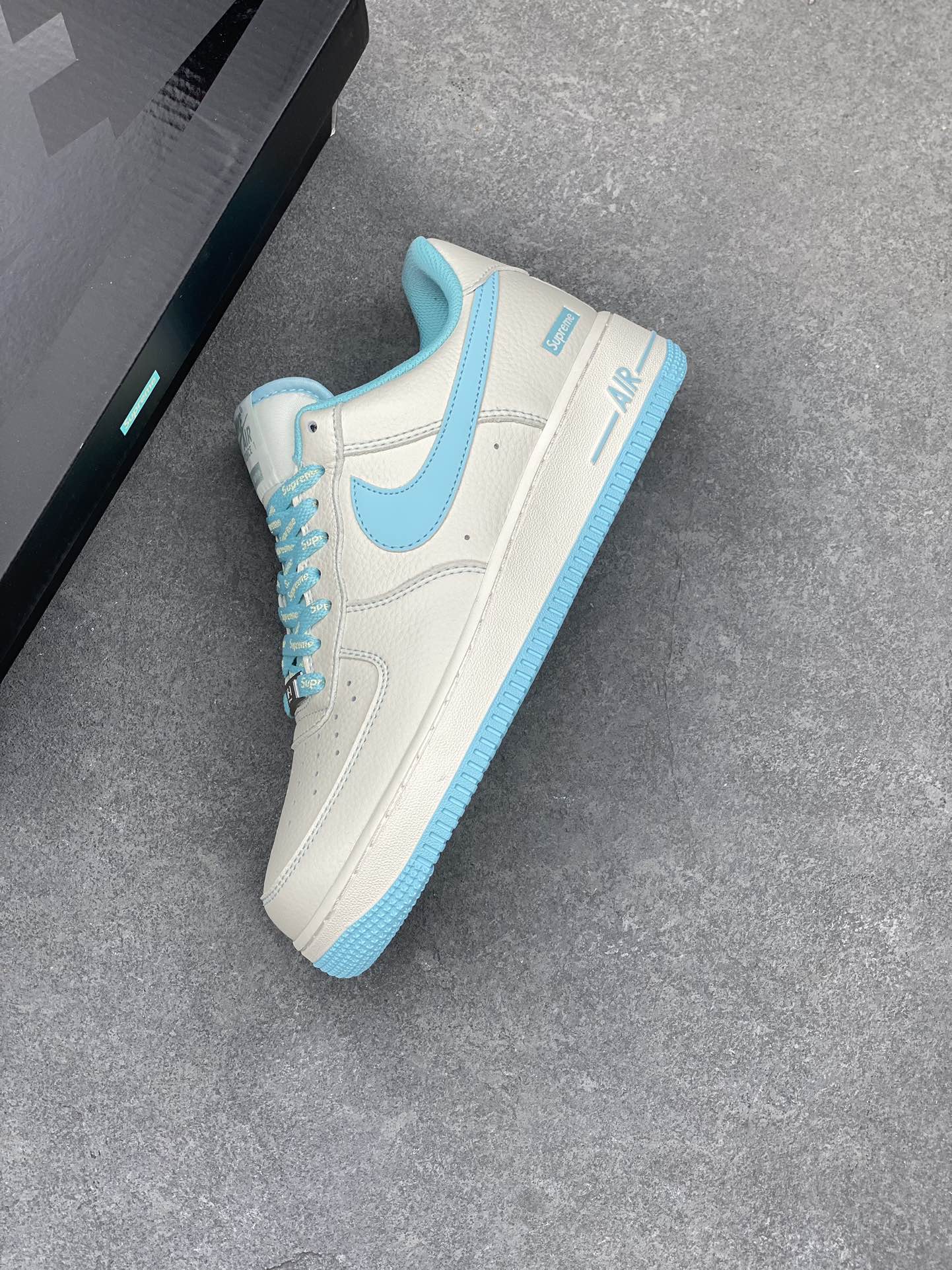 Nike Air Force 1 '07 Low Supreme Collab Sneakers - Limited Edition 8 i1681156522 6281 6