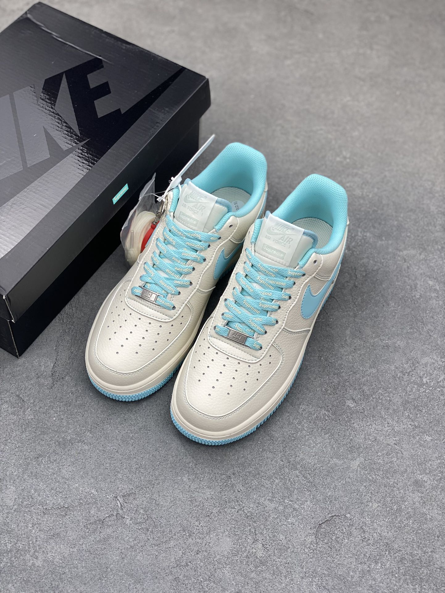 Nike Air Force 1 '07 Low Supreme Collab Sneakers - Limited Edition 9 i1681156522 6302 7