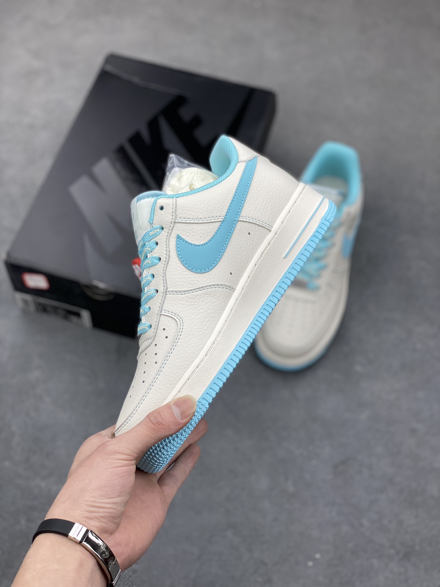 Nike Air Force 1 '07 Low Supreme Collab Sneakers - Limited Edition 4 i1681156522 8163 2