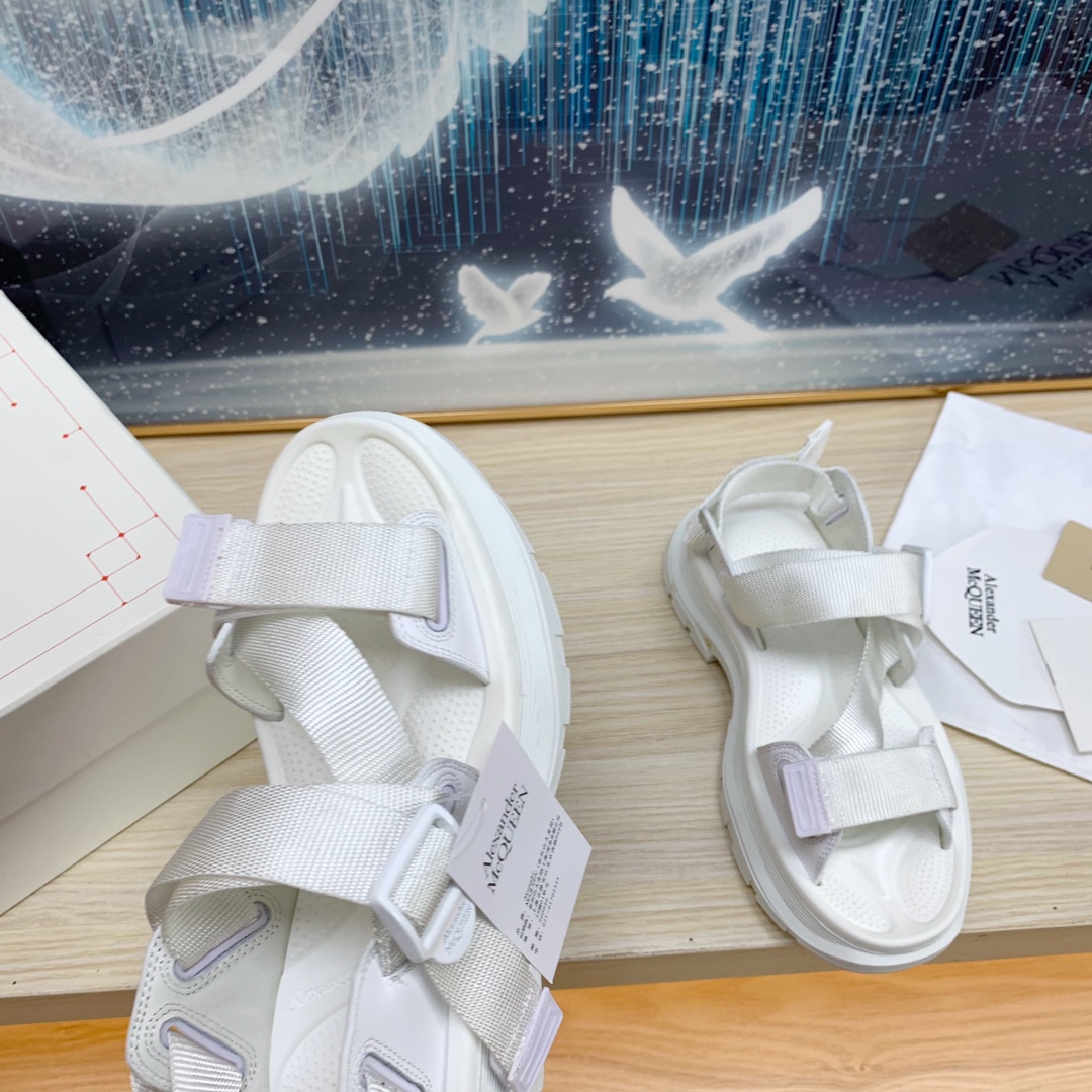 “Alexander McQueen Queen Cake Diniron Magic Shoes – Fashion Sandal Collection” - 图片 7