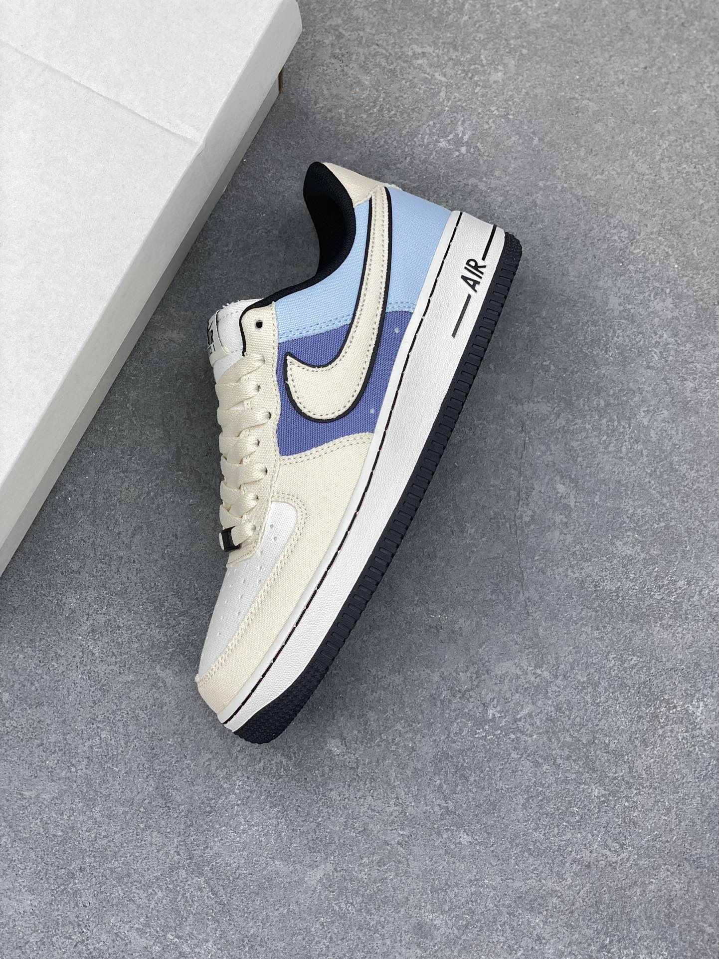 Nike Air Force 1 Low-Top Sneakers - Blue/White, Comfortable and Durable 8 i1681159171 991 6