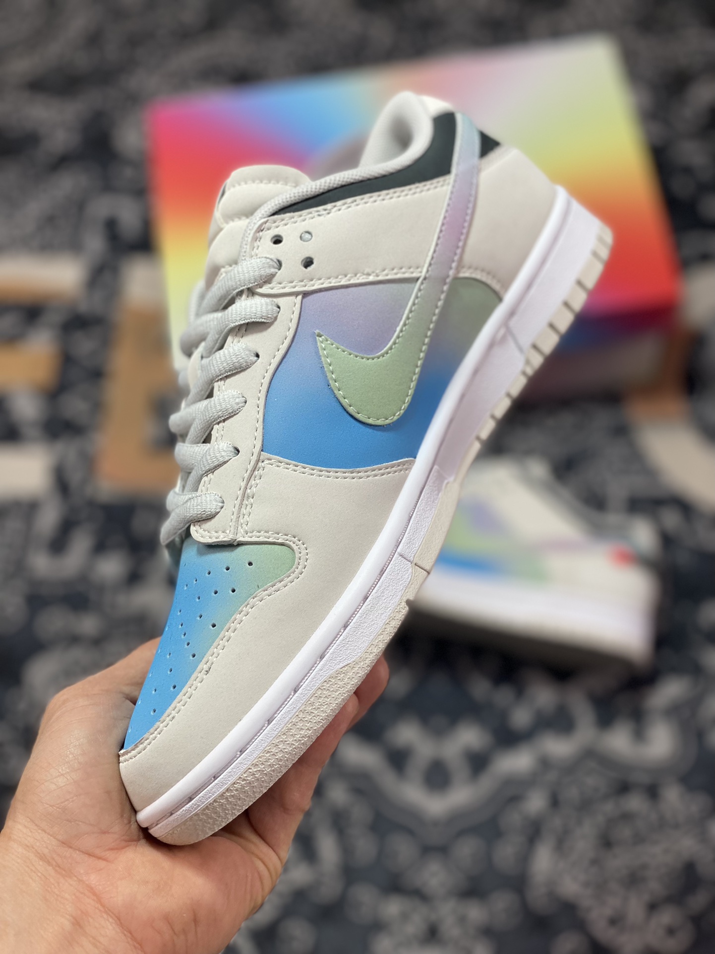 Nike SB Dunk Low Retro SP ”Yandhi” dunk series low top casual sports skateboard shoes ”leather gray white blue green purple gradient CD” RU2236-563-Top High Quatity Cheap Sneakers Fashion Clothing Clothes Bags handbags Shoes of all Brand wholesale With The best Quality And Beautiful Price from China Factory Chinese suppliers wholesaler seller Nike SB Dunk Low Retro SP ”Yandhi” dunk series low top casual sports skateboard shoes ”leather gray white blue green purple gradient CD” RU2236-563