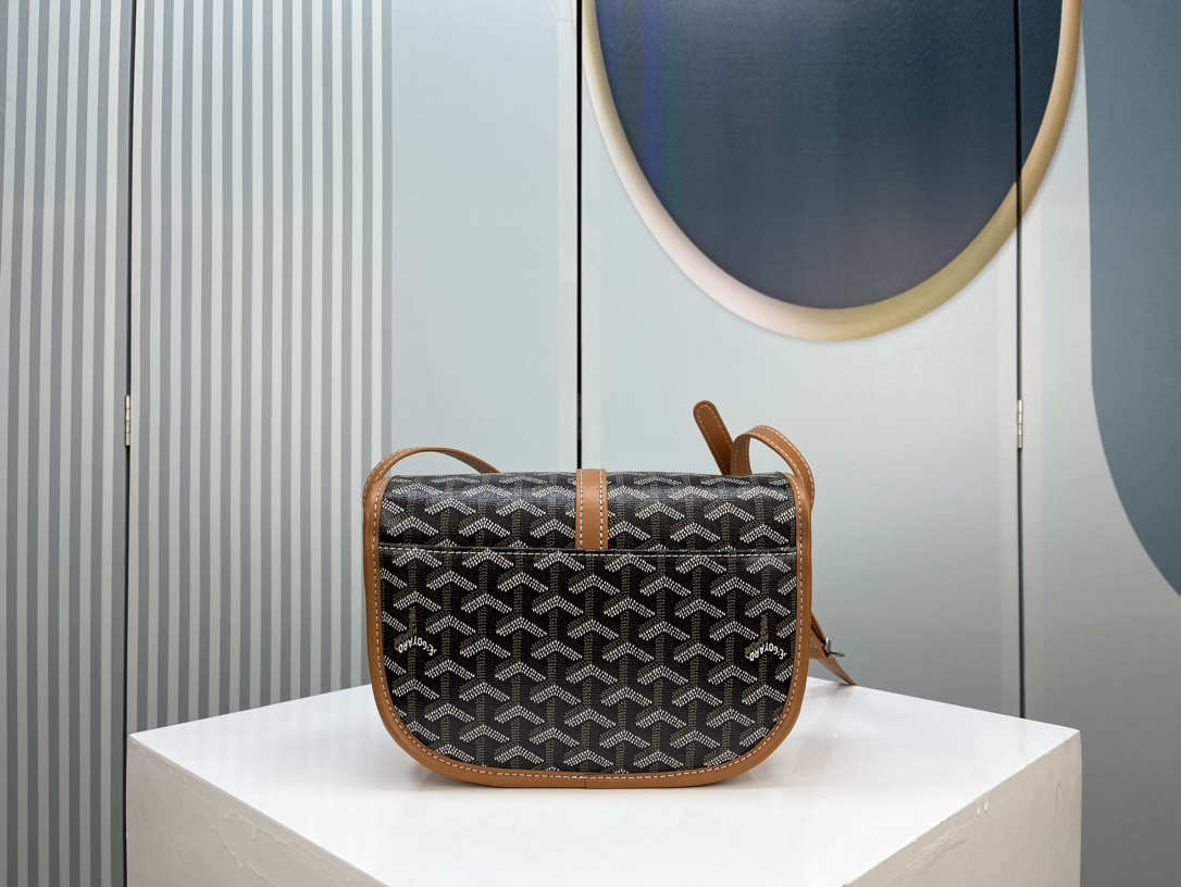 Goyard 邮差包 明星同款,新比例小方形包包 简洁大气实用的小方包 获得很多明星喜爱 手绘花纹特别有自己的特色 Si Goyard 邮差包 明星同款,新比例小方形包包 简洁大气实用的小方包 获得很多明星喜爱 手绘花纹特别有自己的特色 Si